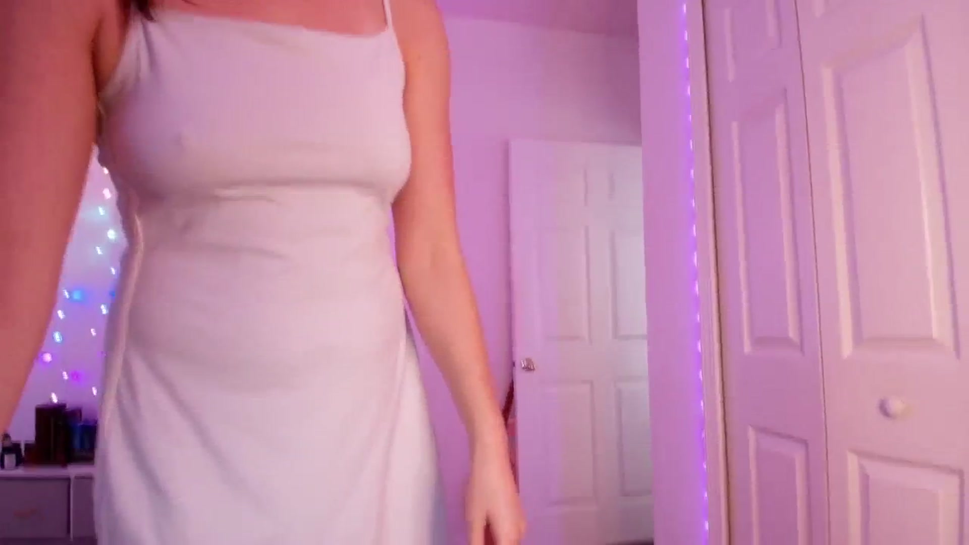 Gallery image thumbnail from AnnaFaux's myfreecams stream on, 04/15/2026, 17:19 image 2 of 20