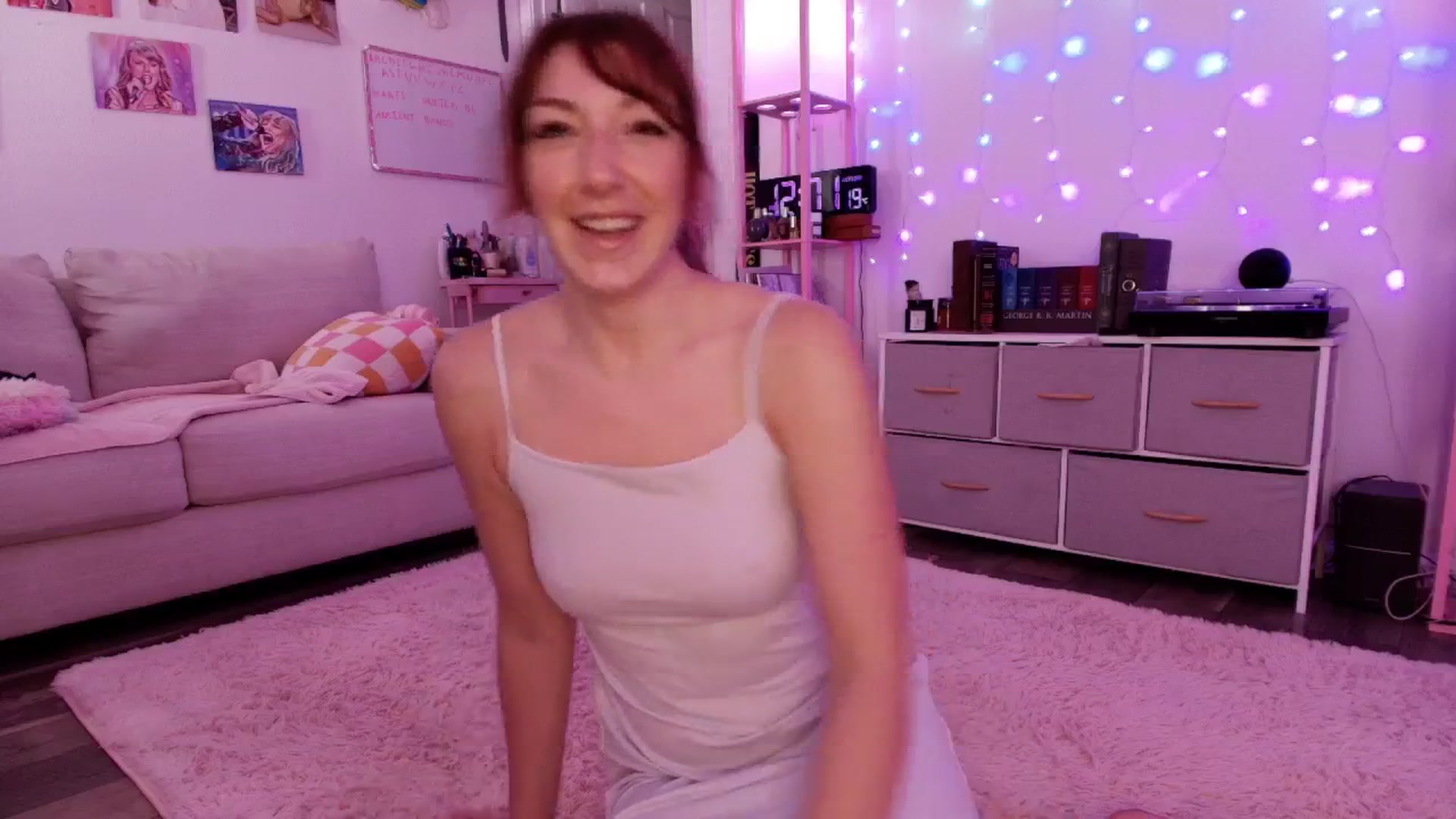 Gallery image thumbnail from AnnaFaux's myfreecams stream on, 04/15/2026, 17:19 image 8 of 20