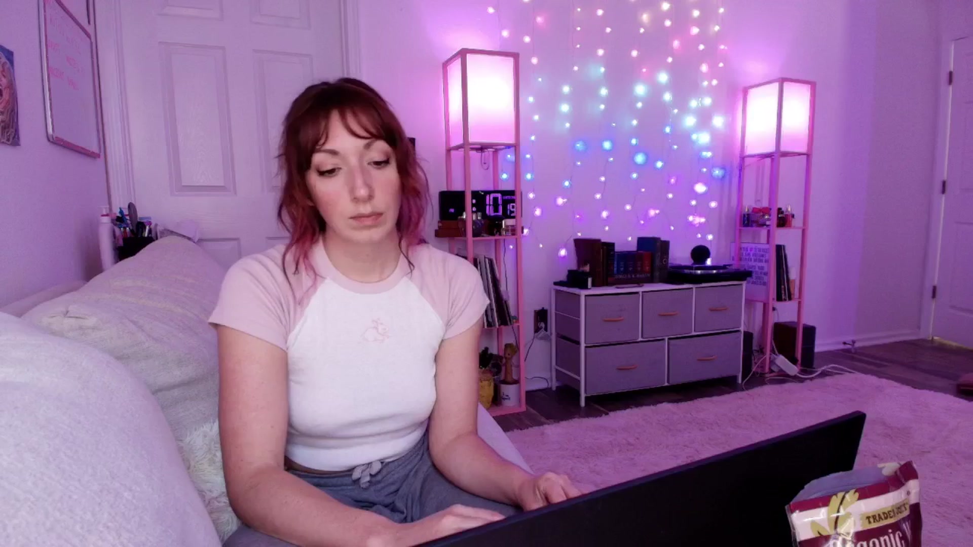Gallery image thumbnail from AnnaFaux's myfreecams stream on, 04/17/2026, 17:36 image 1 of 20