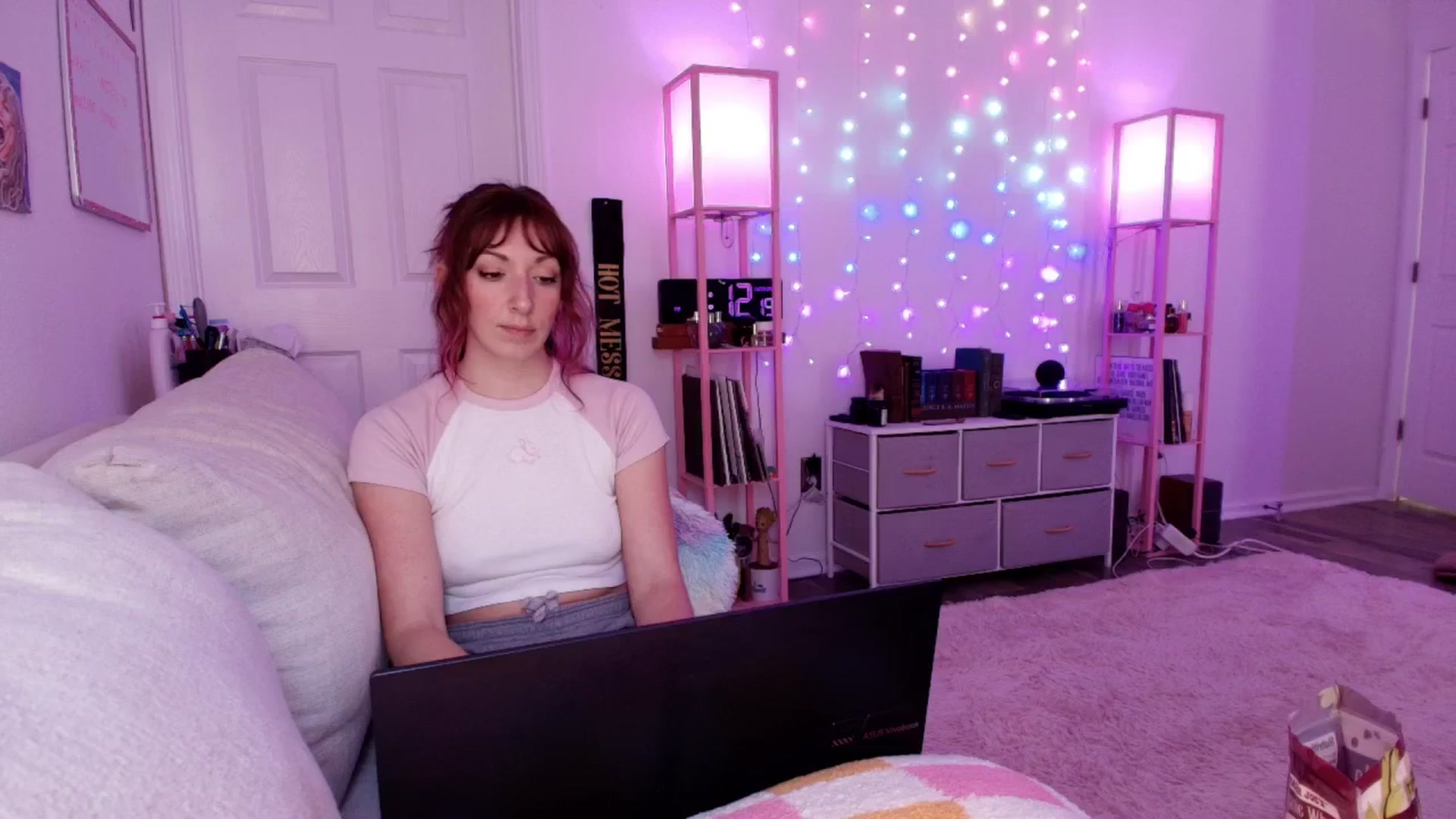 Gallery image thumbnail from AnnaFaux's myfreecams stream on, 04/17/2026, 17:36 image 3 of 20