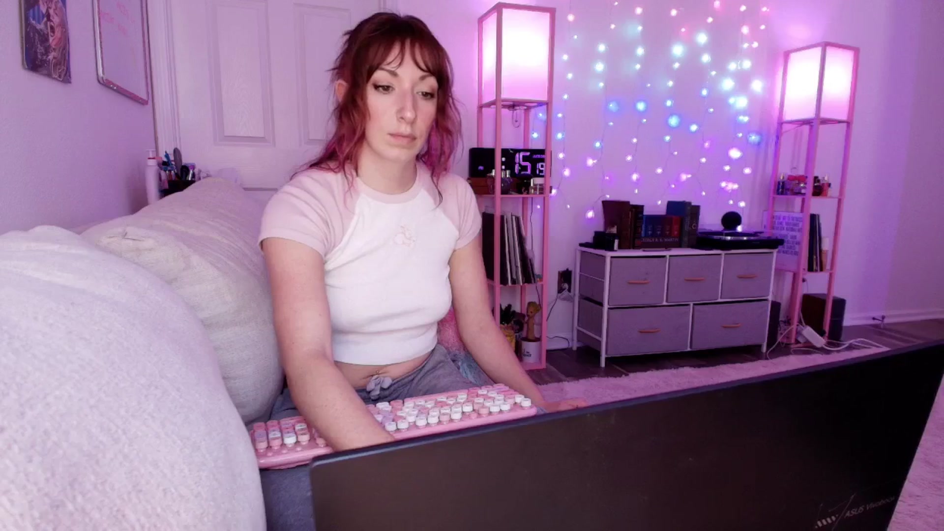 Gallery image thumbnail from AnnaFaux's myfreecams stream on, 04/17/2026, 17:36 image 5 of 20