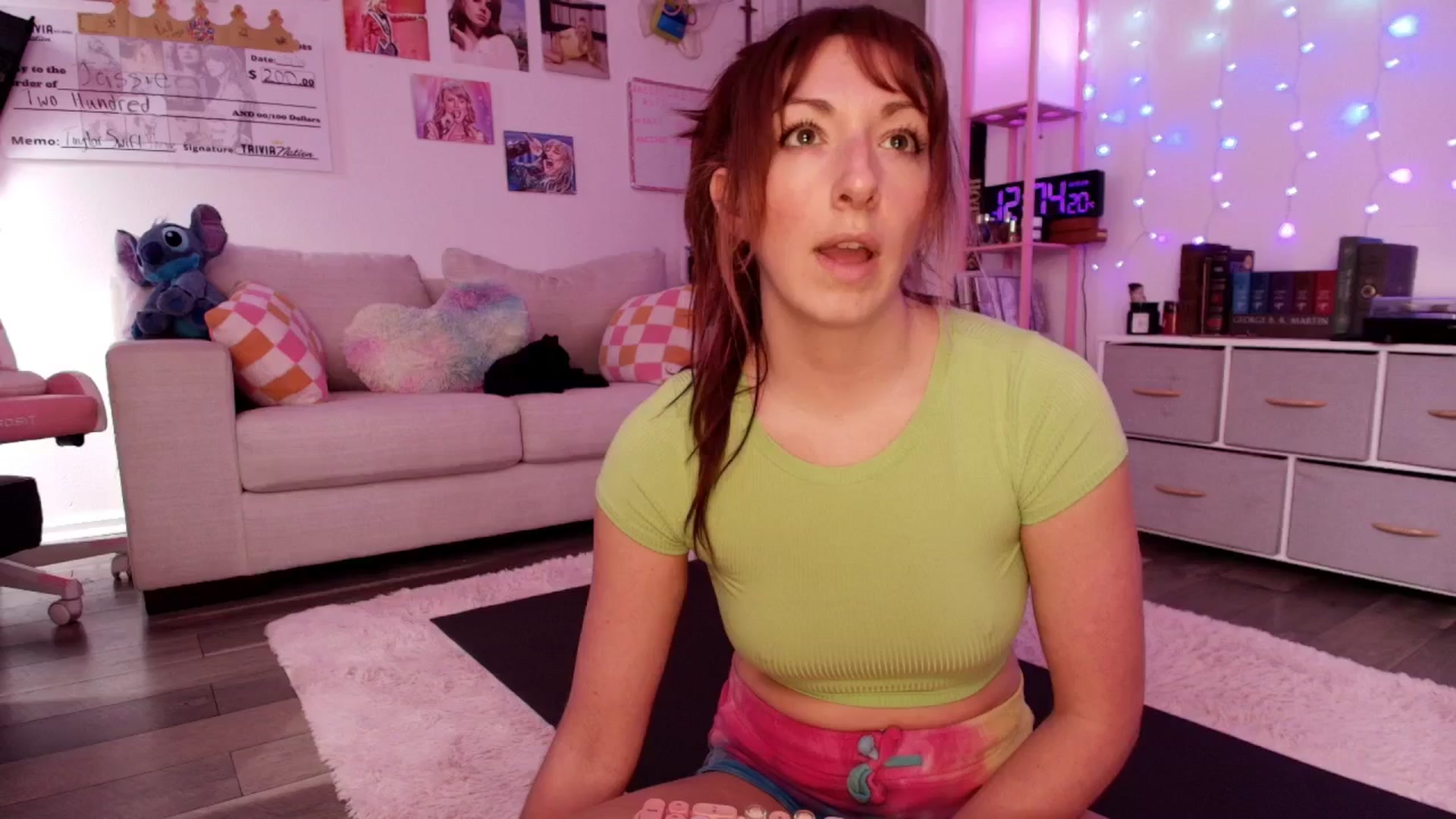 Gallery image thumbnail from AnnaFaux's myfreecams stream on, 04/27/2026, 16:08 image 18 of 20