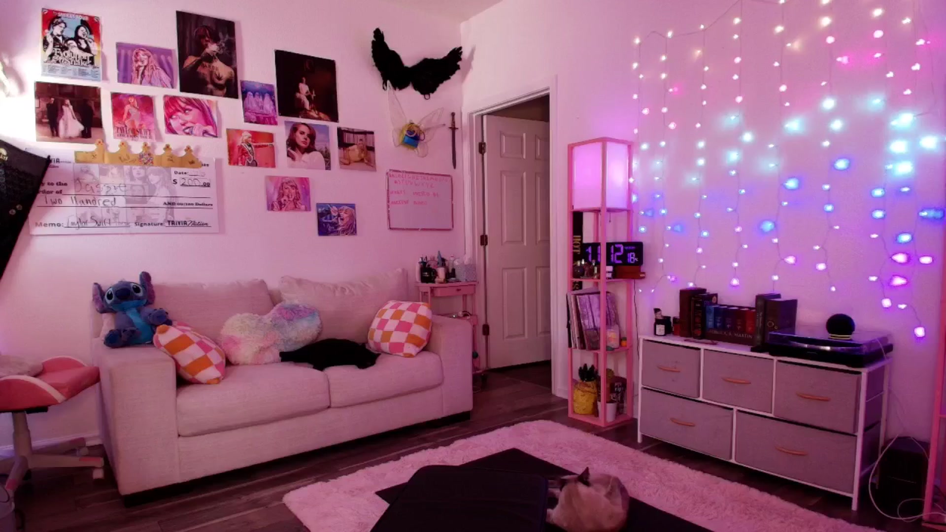 Gallery image thumbnail from AnnaFaux's myfreecams stream on, 04/29/2026, 15:28 image 4 of 20