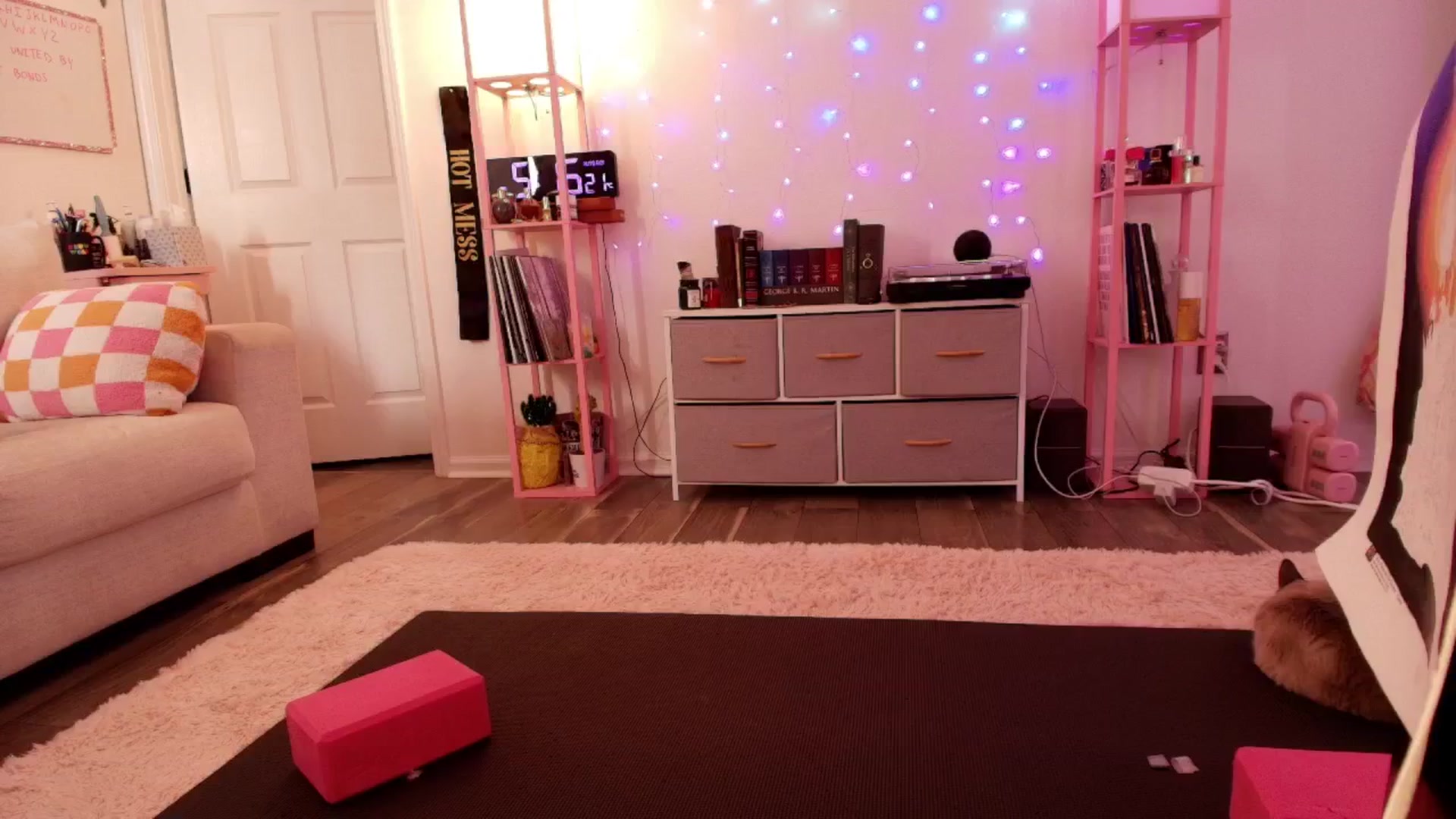 Gallery image thumbnail from AnnaFaux's myfreecams stream on, 04/29/2026, 22:47 image 8 of 20