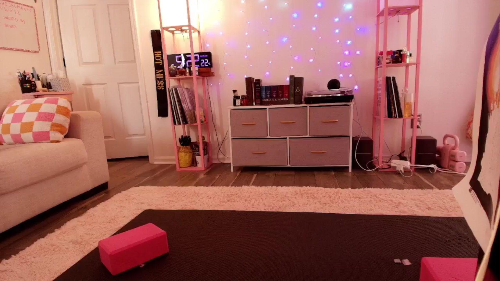 Gallery image thumbnail from AnnaFaux's myfreecams stream on, 04/29/2026, 22:47 image 9 of 20