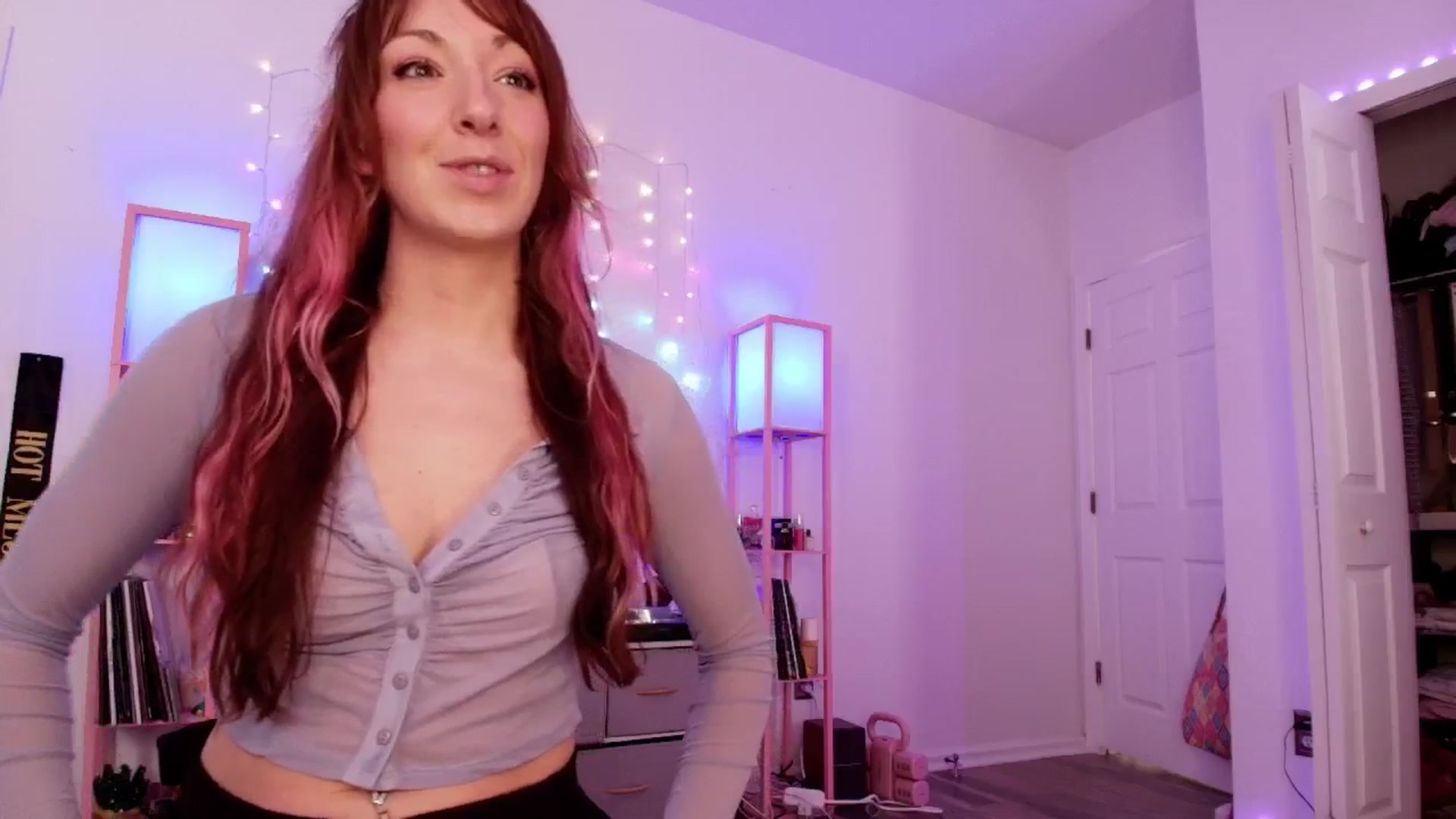 Gallery image thumbnail from AnnaFaux's myfreecams stream on, 05/01/2026, 16:17 image 15 of 20