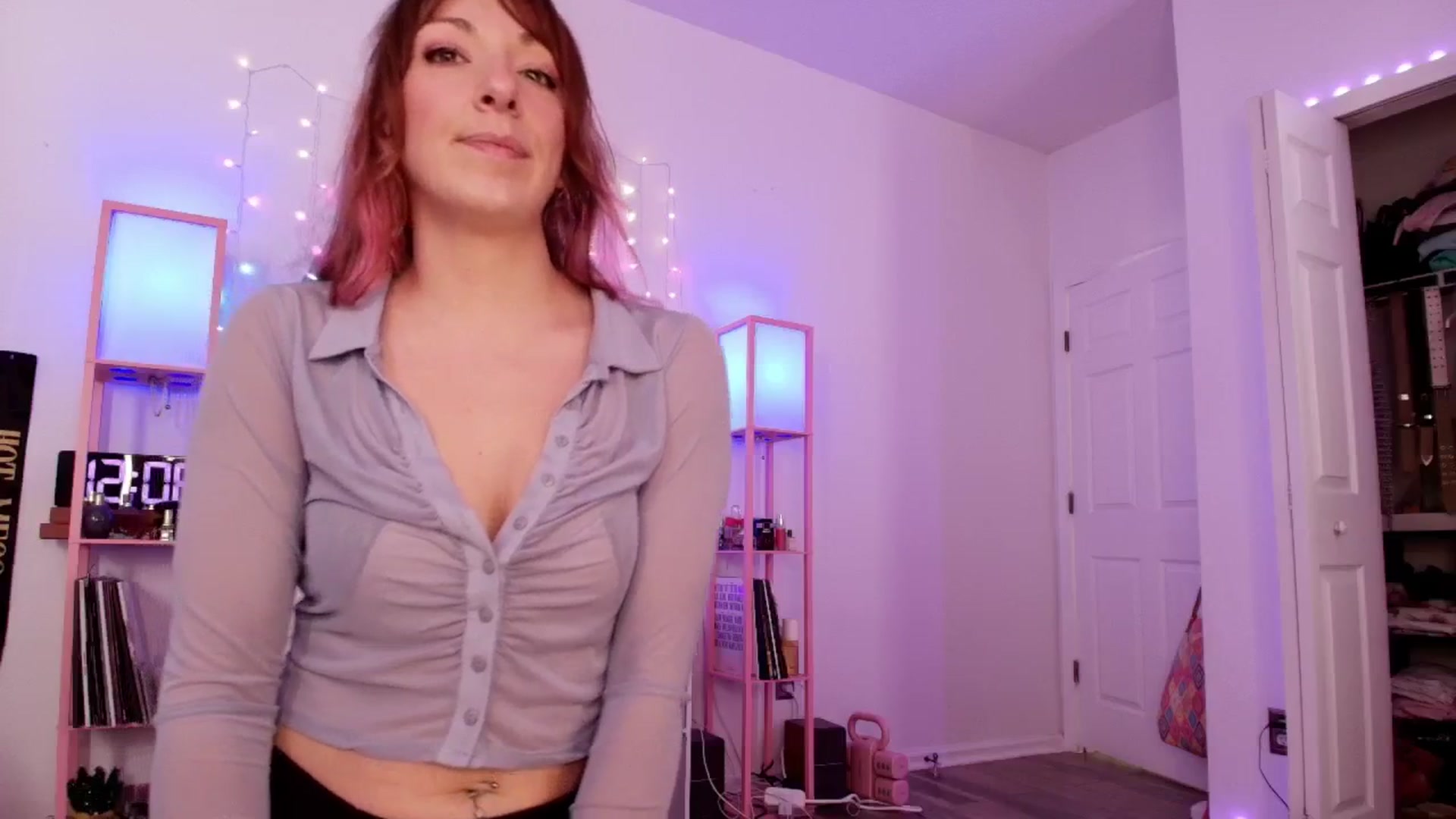 Gallery image thumbnail from AnnaFaux's myfreecams stream on, 05/01/2026, 16:17 image 18 of 20
