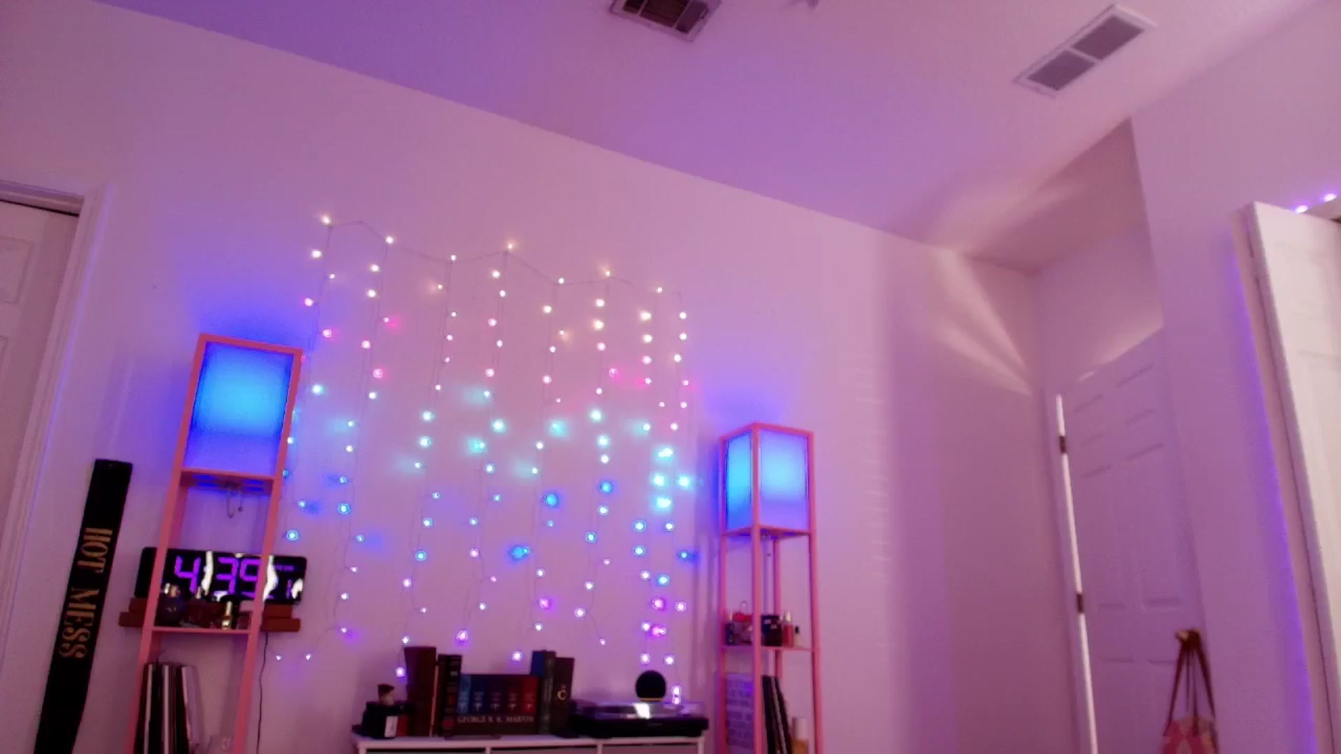 Gallery image thumbnail from AnnaFaux's myfreecams stream on, 05/01/2026, 20:50 image 20 of 20