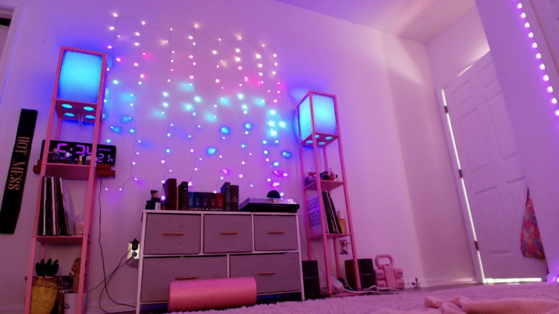 Gallery image thumbnail from AnnaFaux's myfreecams stream on, 05/03/2026, 22:40 image 11 of 20