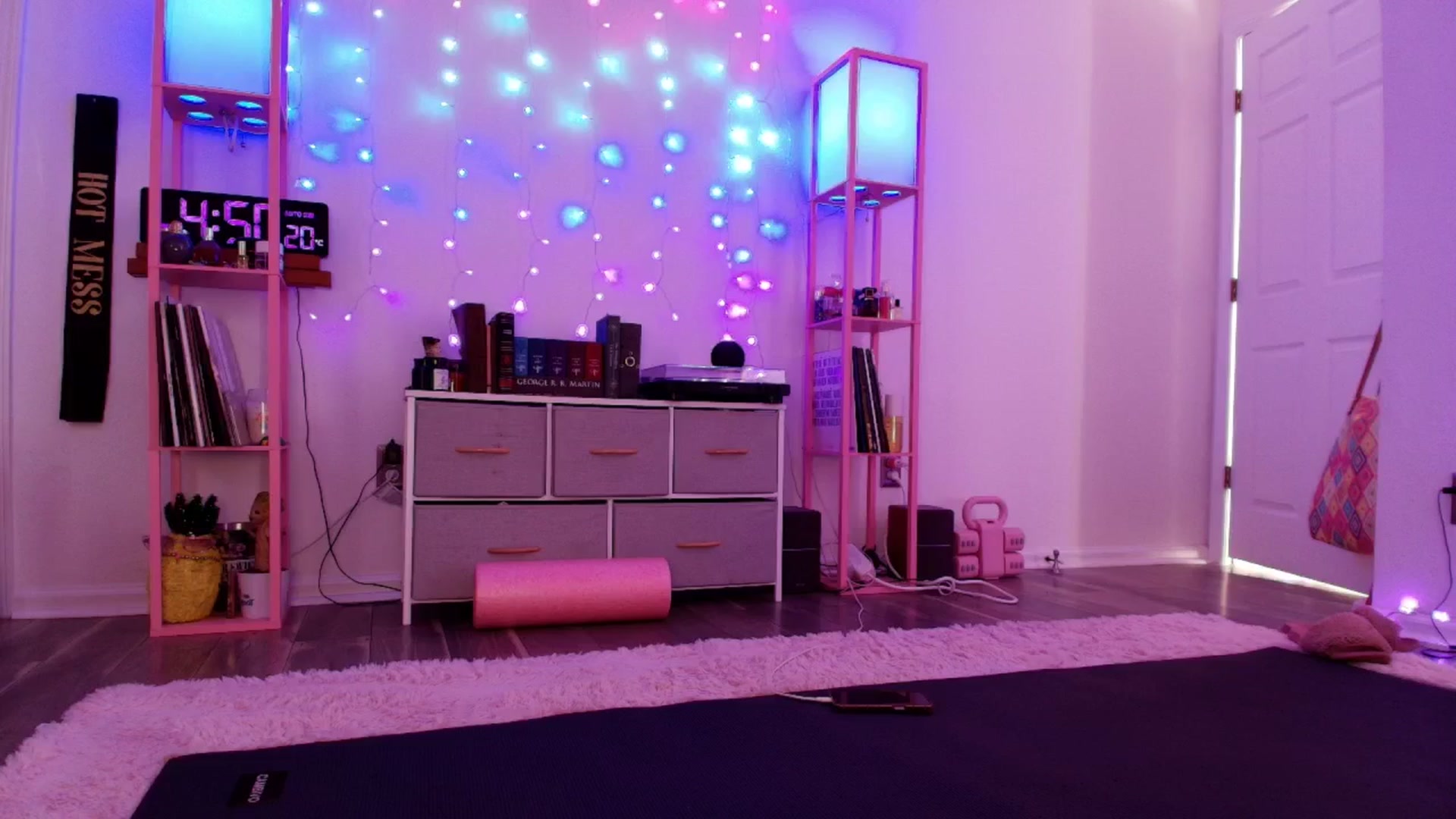 Gallery image thumbnail from AnnaFaux's myfreecams stream on, 05/03/2026, 22:40 image 4 of 20