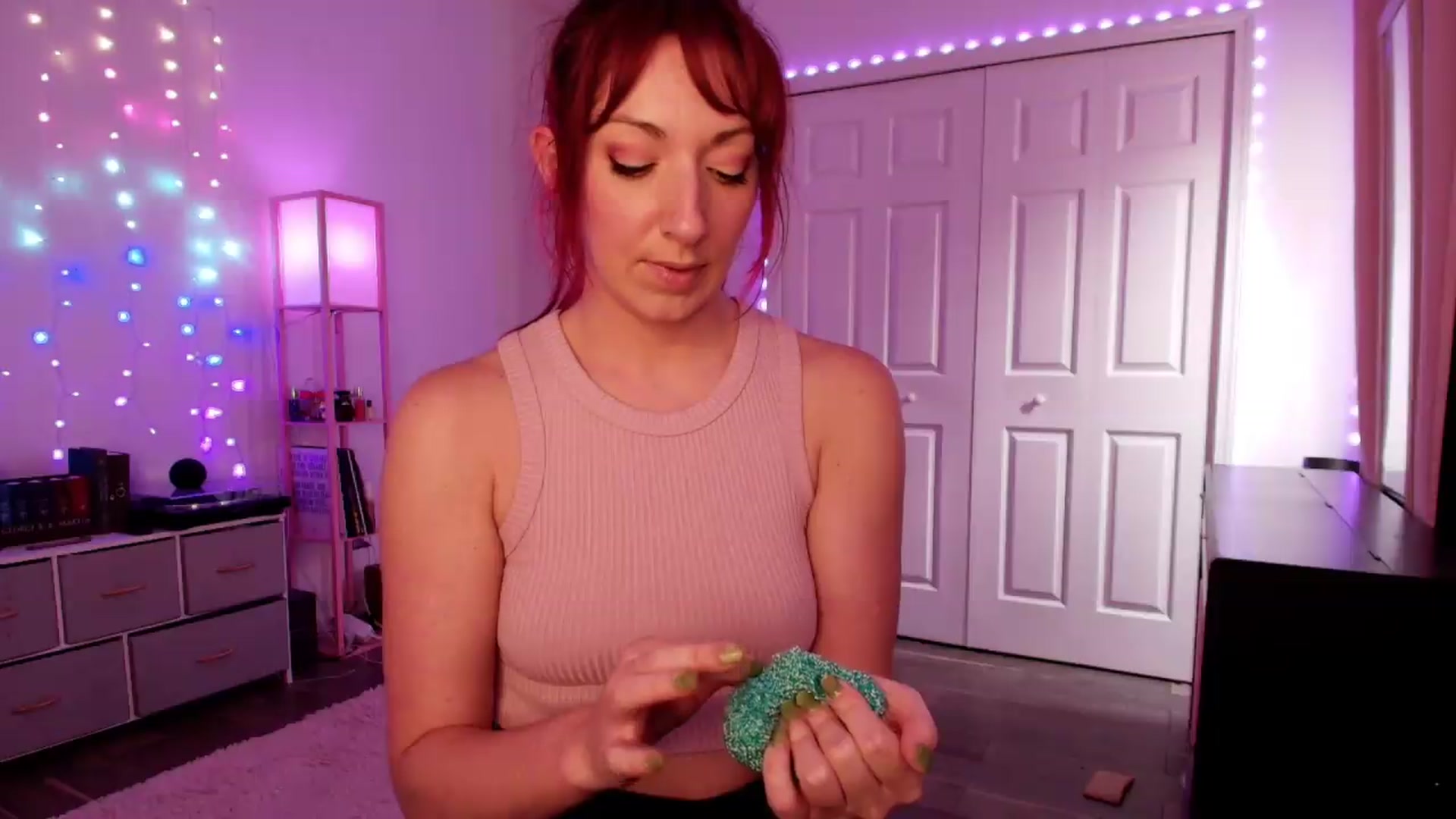 Gallery image thumbnail from AnnaFaux's myfreecams stream on, 05/07/2026, 20:44 image 19 of 20