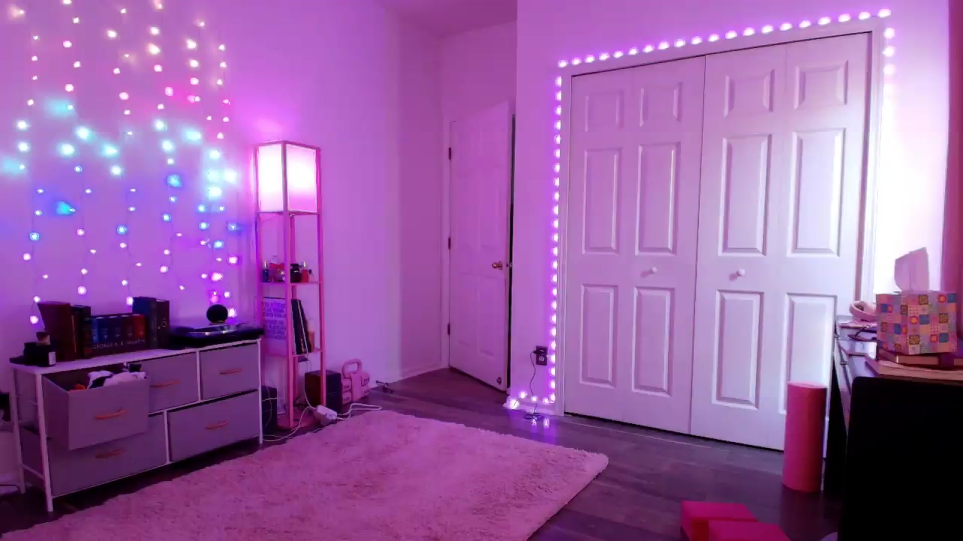 Gallery image thumbnail from AnnaFaux's myfreecams stream on, 05/18/2026, 15:23 image 18 of 20