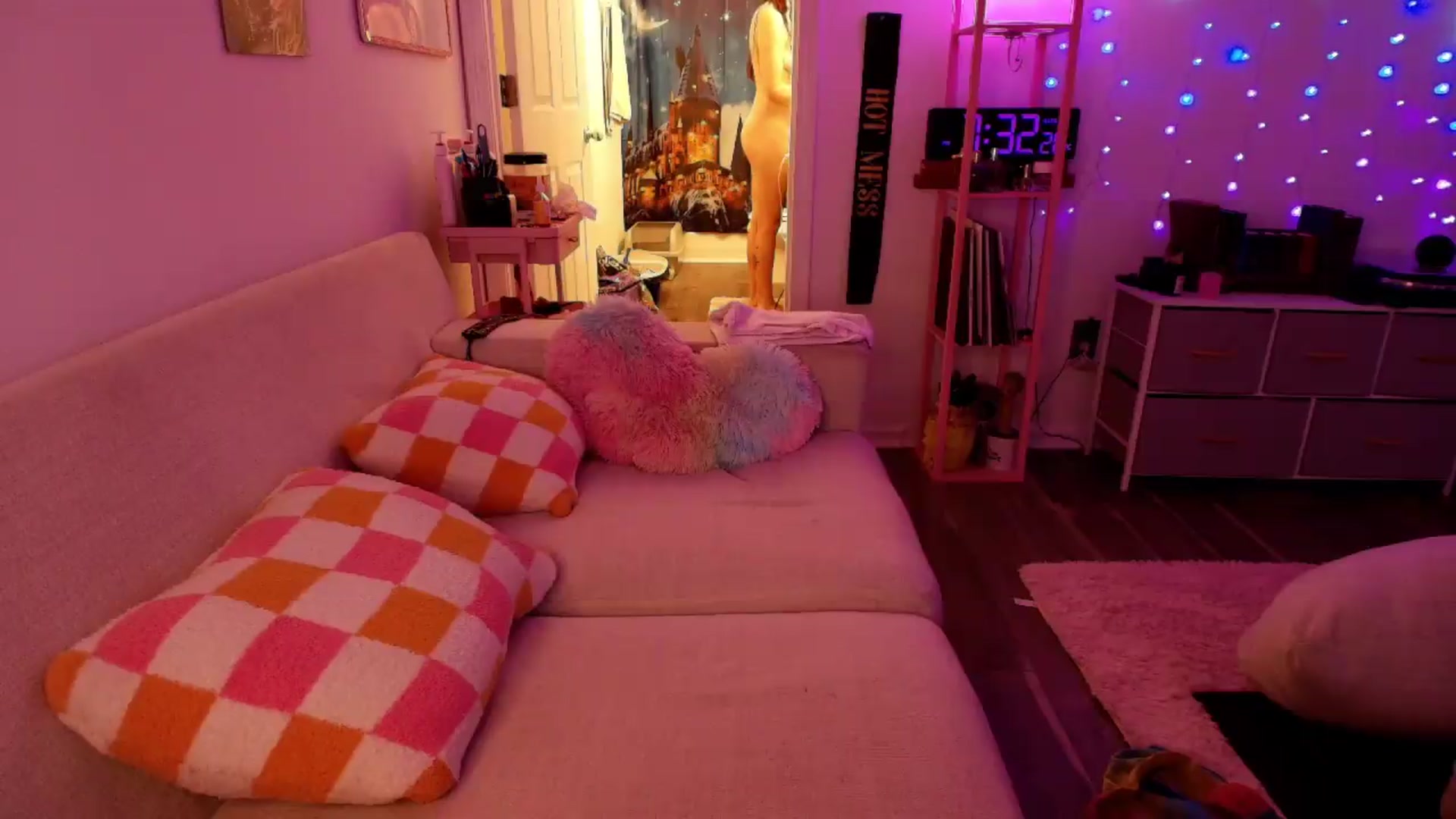 Gallery image thumbnail from AnnaFaux's myfreecams stream on, 05/25/2026, 24:43 image 13 of 20