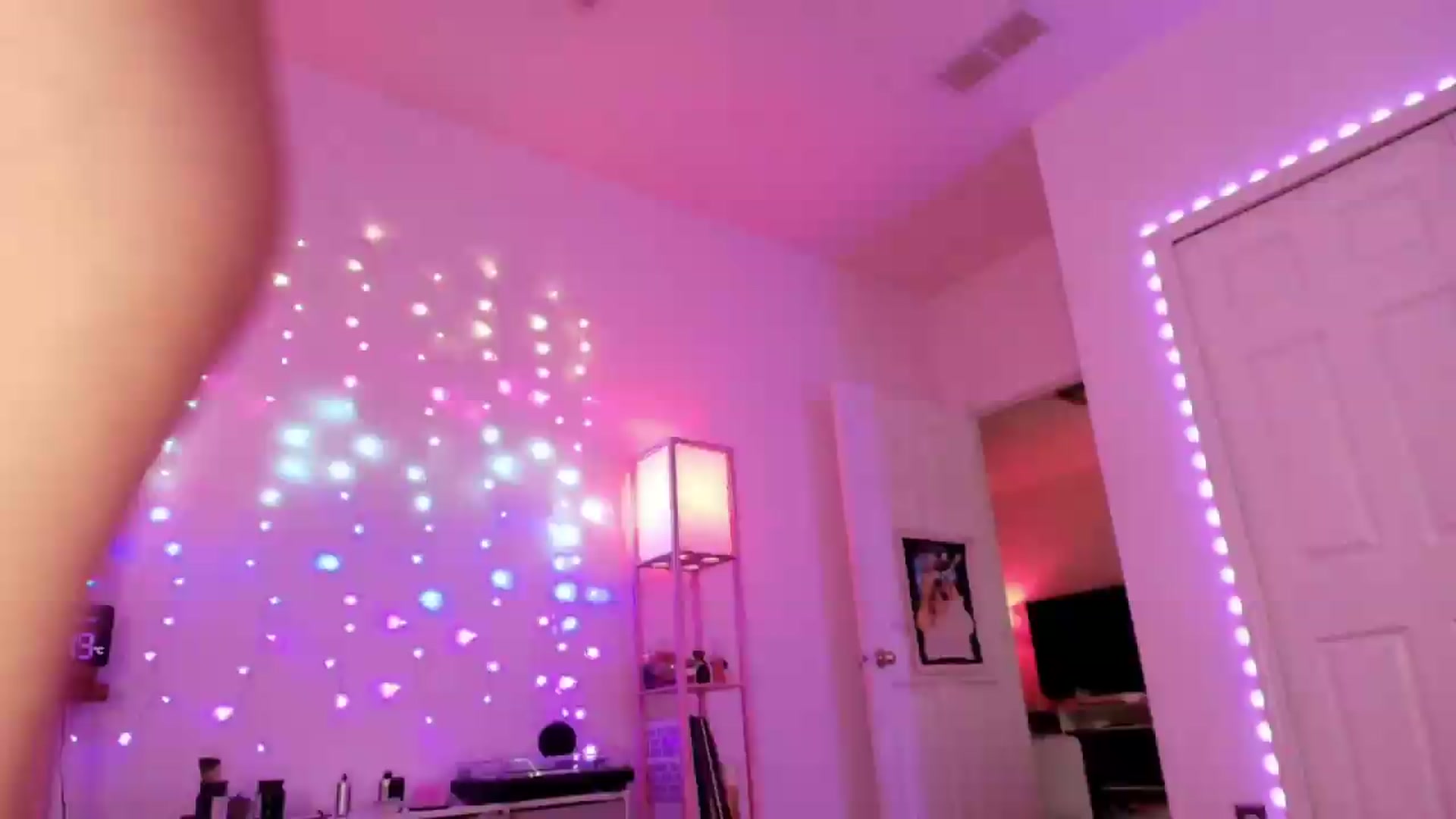 Gallery image thumbnail from AnnaFaux's myfreecams stream on, 06/21/2026, 20:59 image 12 of 20
