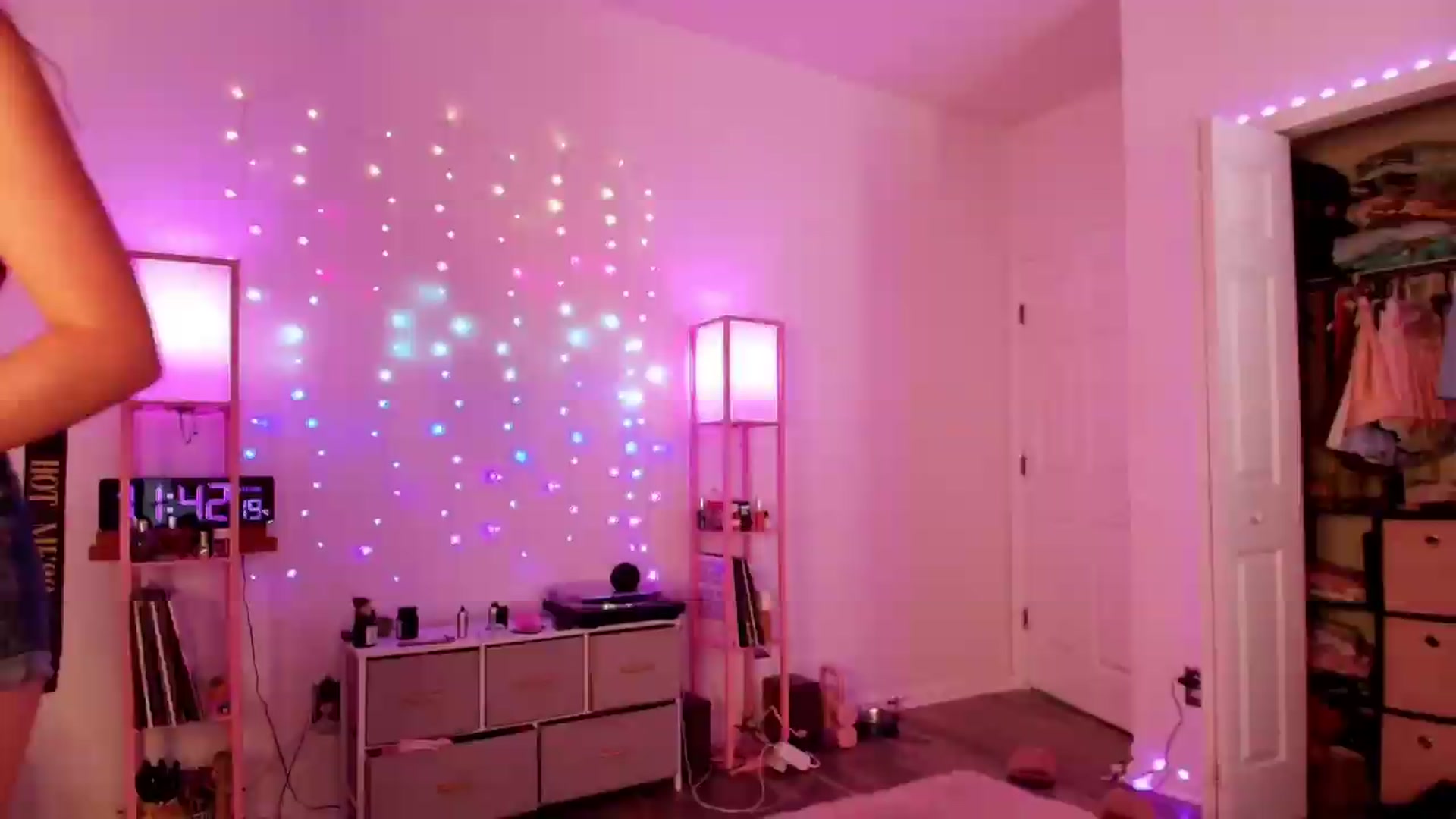 Gallery image thumbnail from AnnaFaux's myfreecams stream on, 06/22/2026, 17:42 image 3 of 20