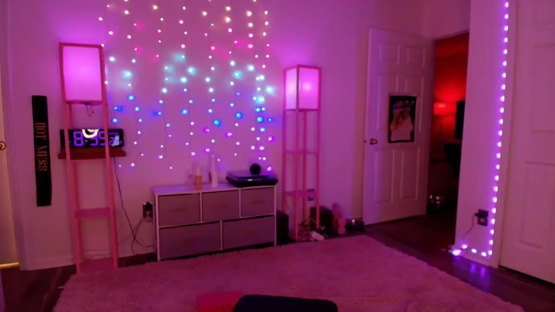 Gallery image thumbnail from AnnaFaux's myfreecams stream on, 06/25/2026, 01:00 image 9 of 20