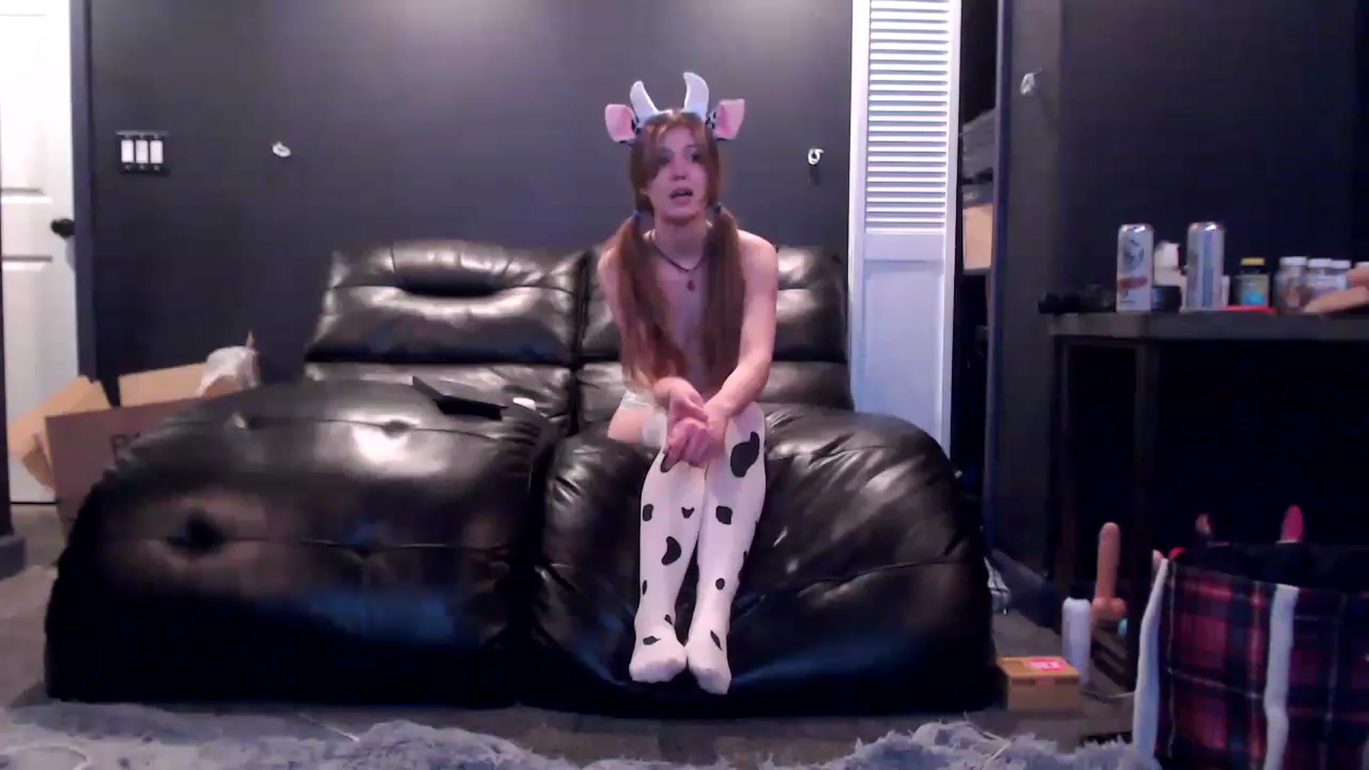 Gallery image thumbnail from AnnaGingerDD's myfreecams stream on, 12/02/2022, 09:46 image 13 of 20
