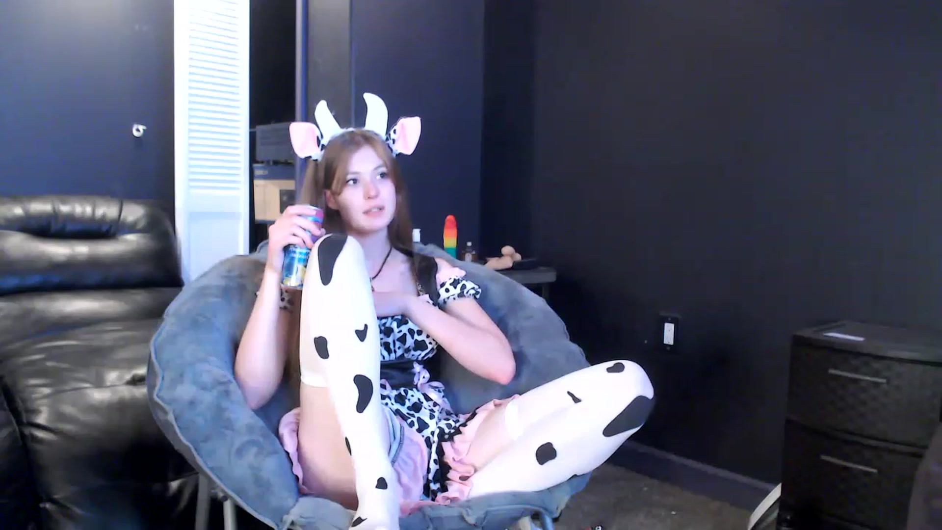 Gallery image thumbnail from AnnaGingerDD's myfreecams stream on, 12/06/2022, 06:25 image 4 of 20