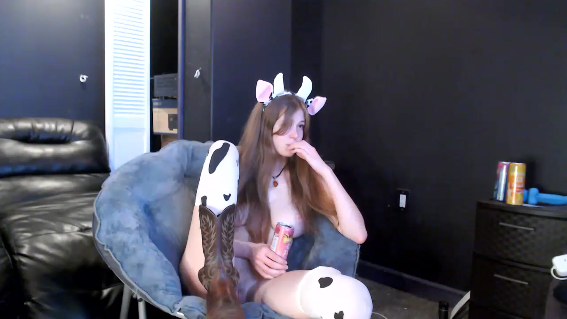 Gallery image thumbnail from AnnaGingerDD's myfreecams stream on, 12/06/2022, 08:04 image 18 of 20