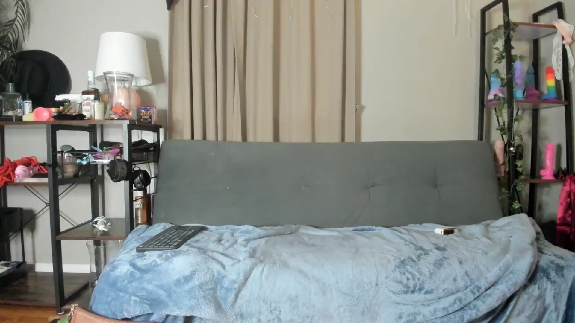 Gallery image thumbnail from AnnaGingerDD's myfreecams stream on, 04/12/2025, 07:11 image 2 of 20