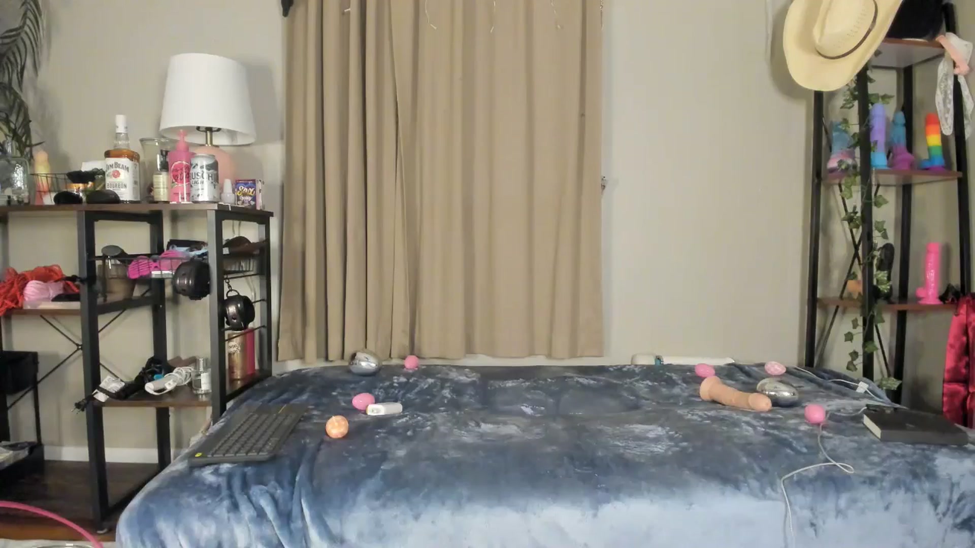 Gallery image thumbnail from AnnaGingerDD's myfreecams stream on, 04/20/2025, 08:07 image 12 of 20
