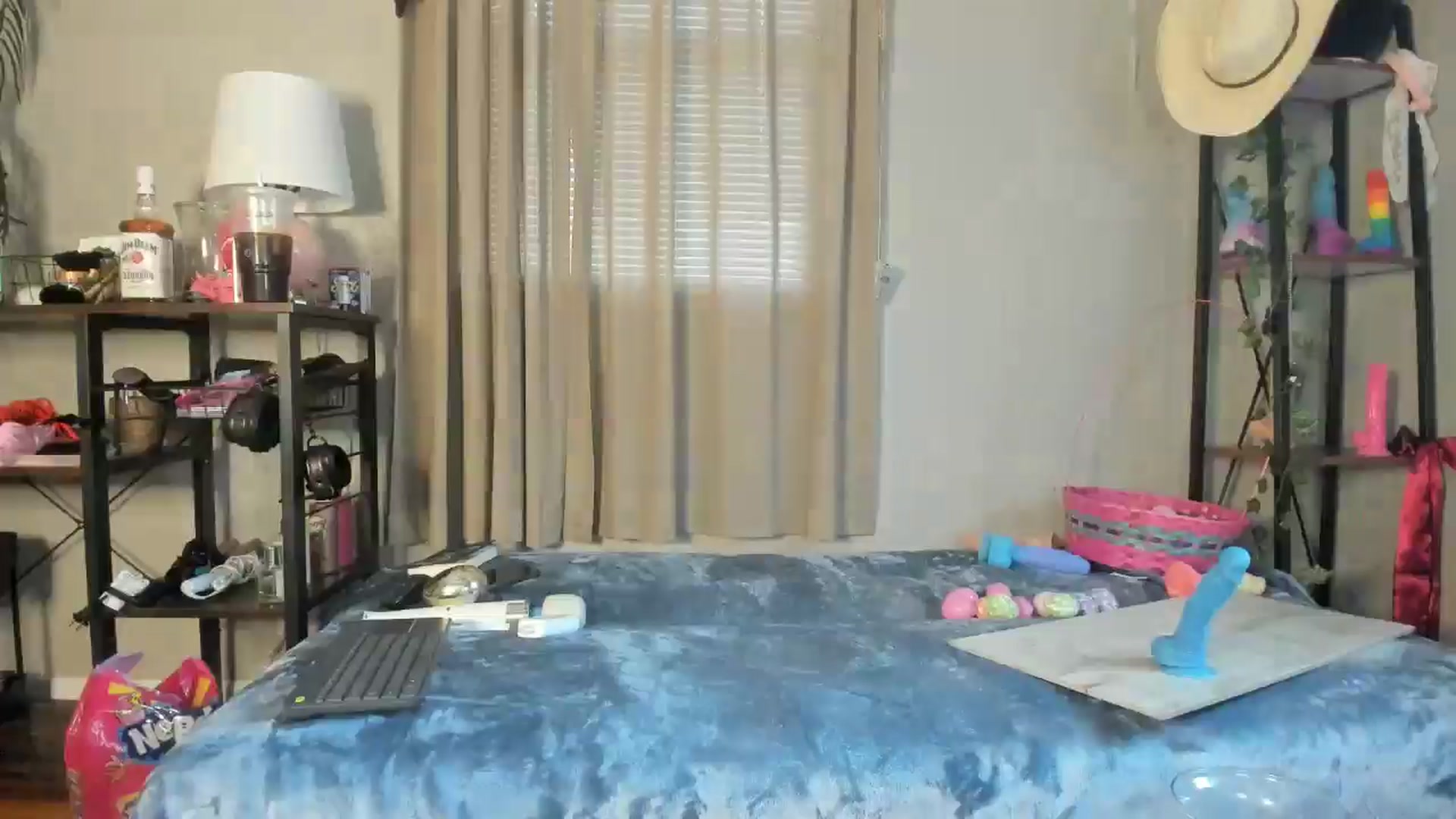 Gallery image thumbnail from AnnaGingerDD's myfreecams stream on, 04/21/2025, 24:40 image 14 of 20