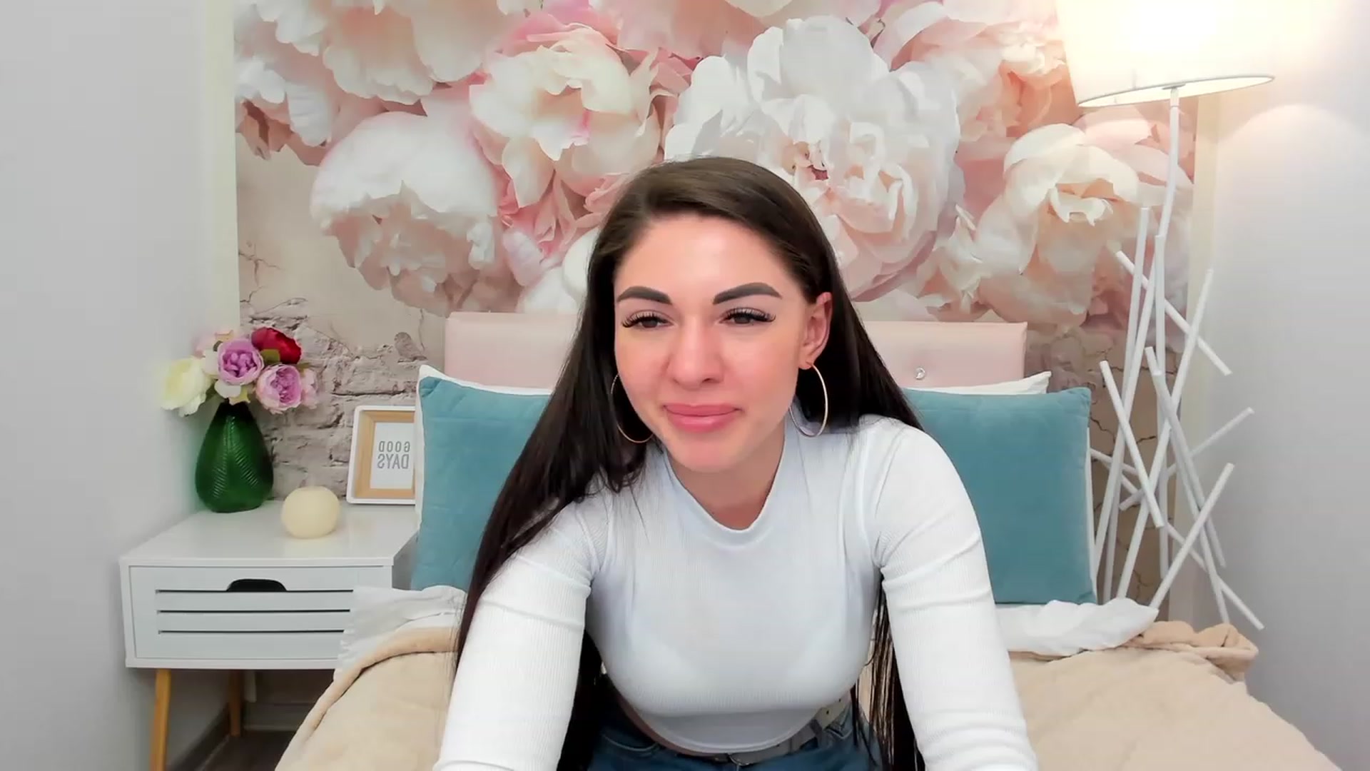 Gallery image thumbnail from AnnaHix's myfreecams stream on, 05/13/2023, 17:33 image 13 of 20