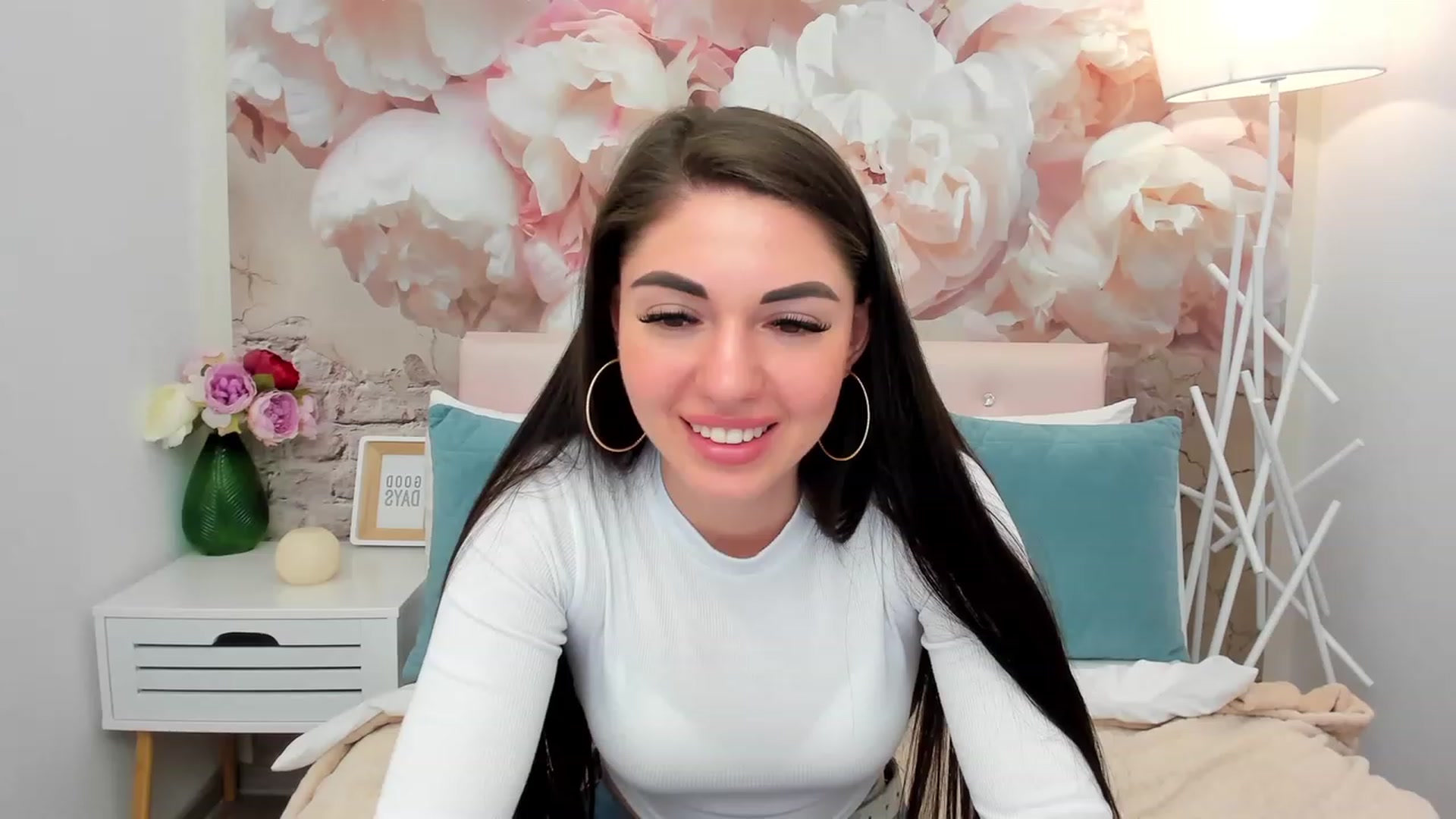 Gallery image thumbnail from AnnaHix's myfreecams stream on, 05/13/2023, 17:33 image 6 of 20