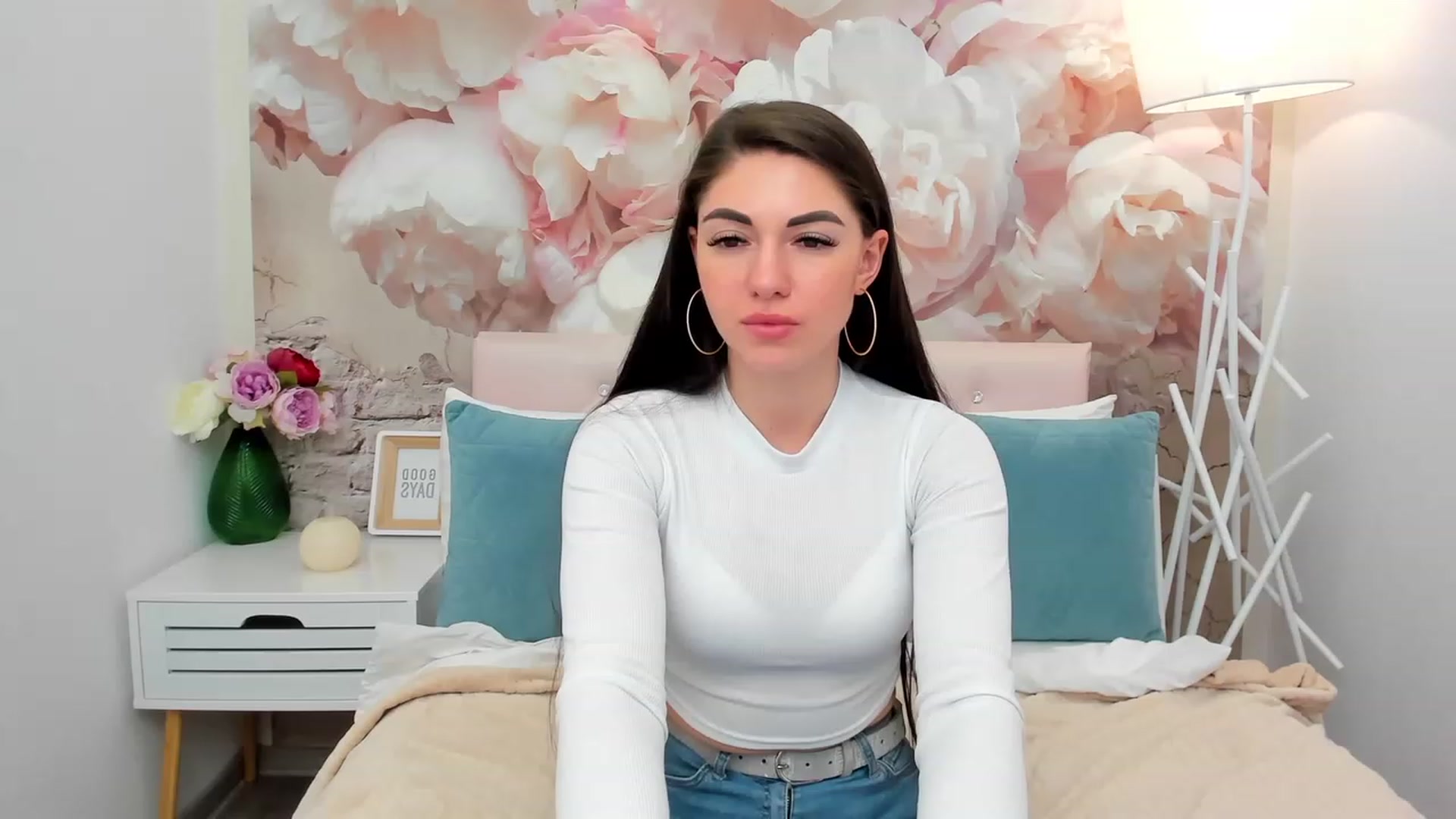 Gallery image thumbnail from AnnaHix's myfreecams stream on, 05/13/2023, 17:33 image 14 of 20