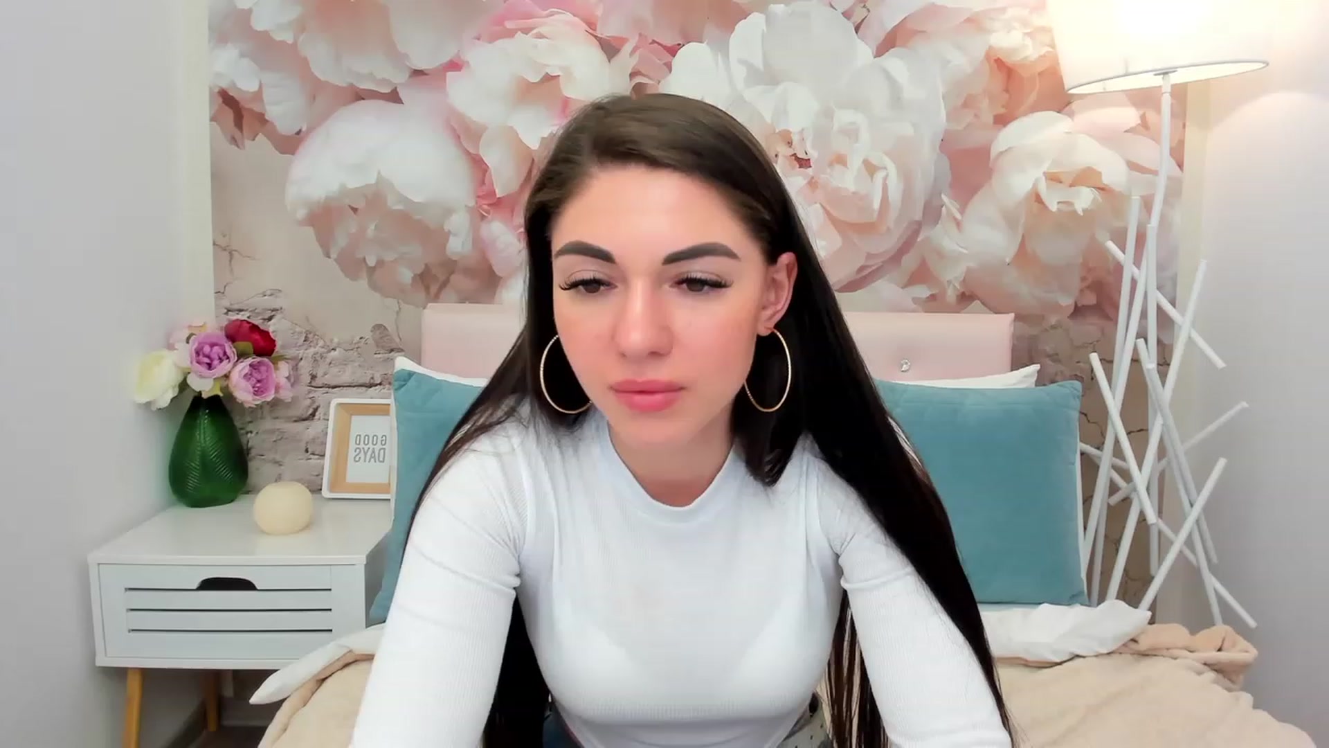 Gallery image thumbnail from AnnaHix's myfreecams stream on, 05/13/2023, 17:33 image 4 of 20