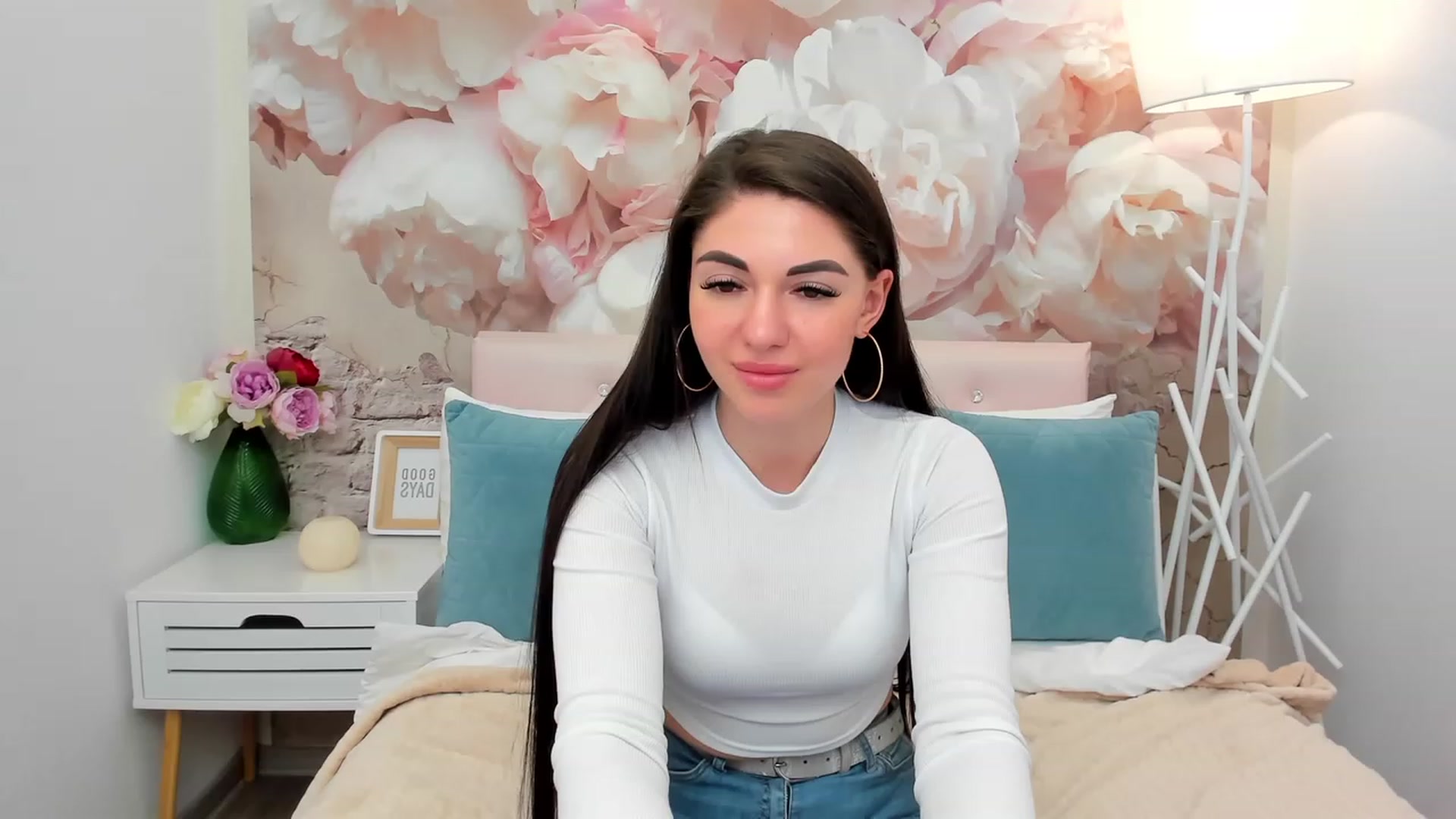 Gallery image thumbnail from AnnaHix's myfreecams stream on, 05/13/2023, 17:33 image 10 of 20