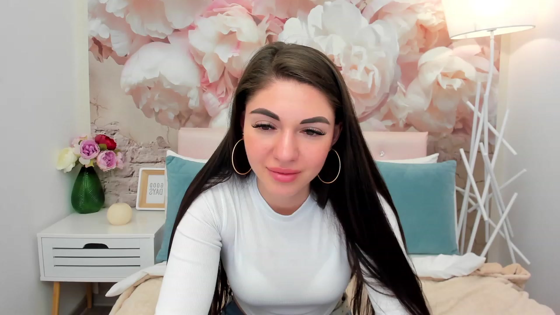 Gallery image thumbnail from AnnaHix's myfreecams stream on, 05/13/2023, 17:33 image 3 of 20