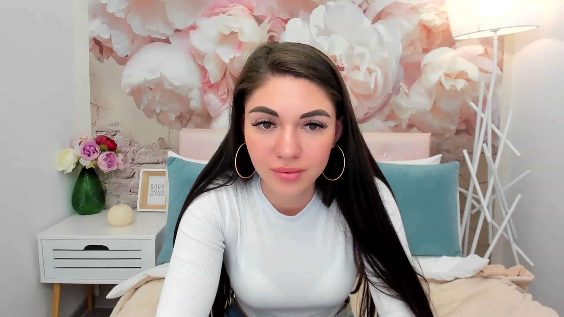 Gallery image thumbnail from AnnaHix's myfreecams stream on, 05/13/2023, 17:33 image 2 of 20