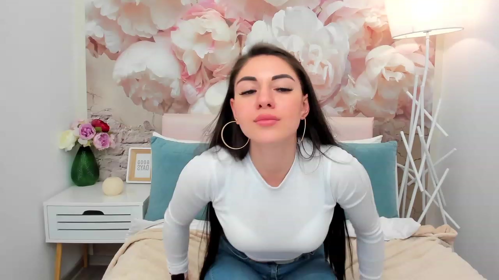 Gallery image thumbnail from AnnaHix's myfreecams stream on, 05/13/2023, 17:33 image 16 of 20