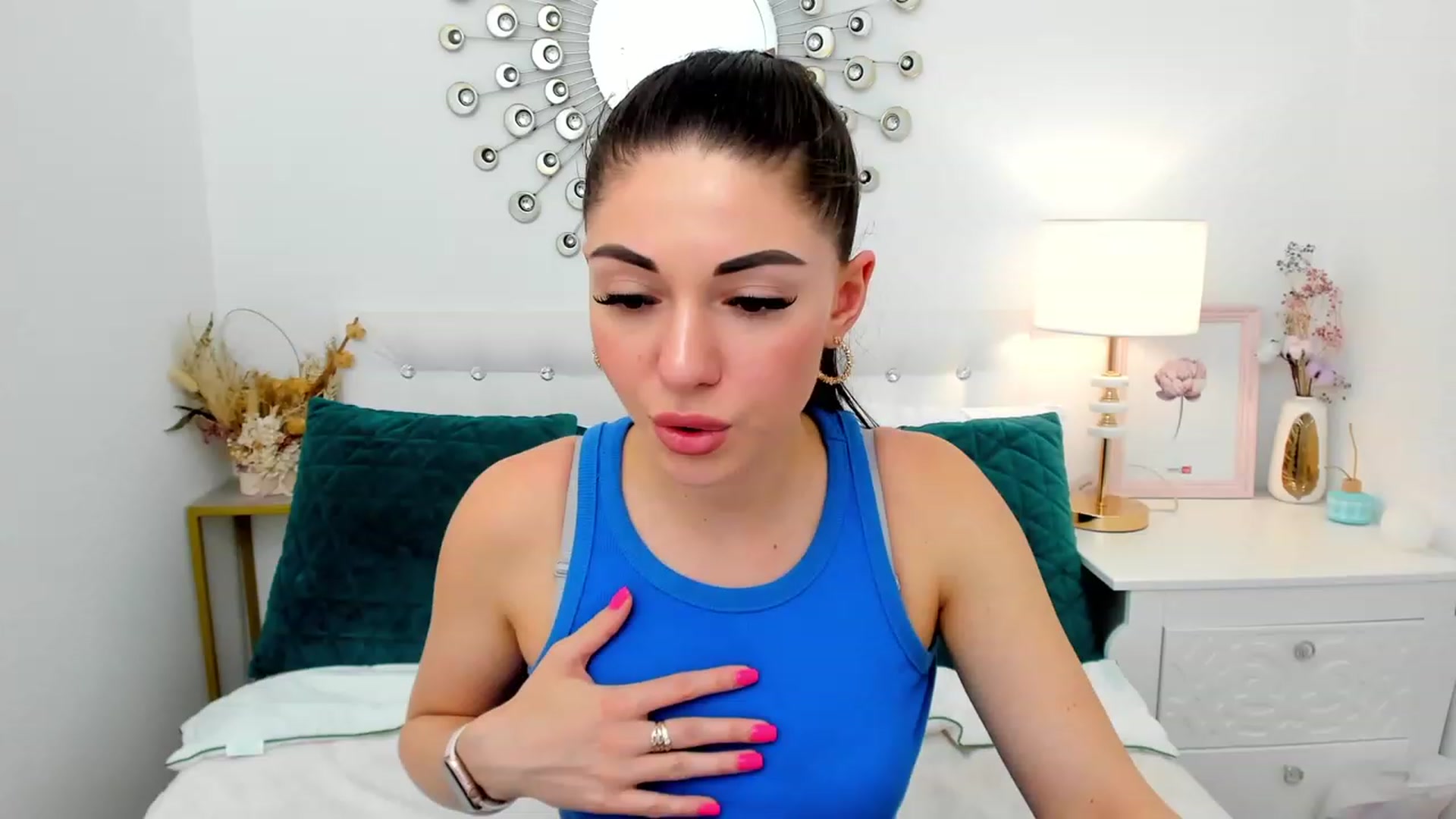 Gallery image thumbnail from AnnaHix's myfreecams stream on, 05/14/2023, 14:11 image 1 of 20
