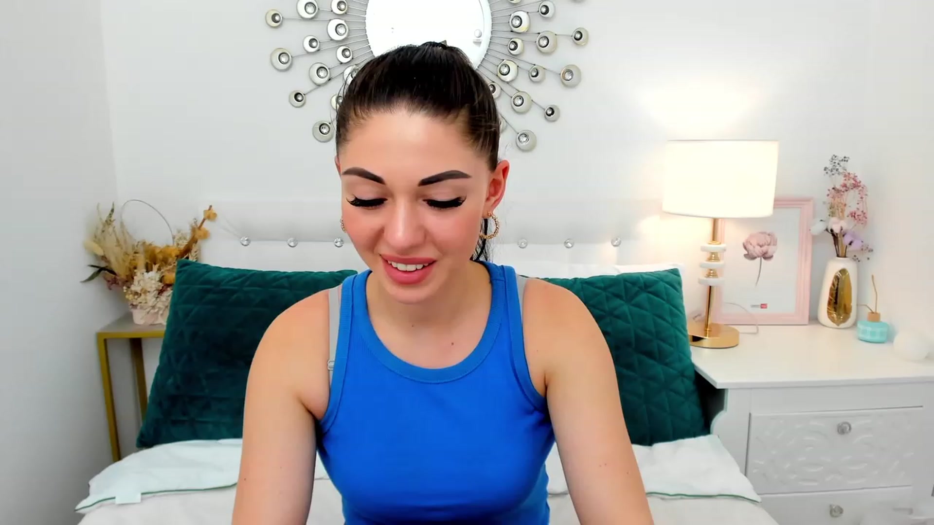 Gallery image thumbnail from AnnaHix's myfreecams stream on, 05/14/2023, 14:11 image 10 of 20