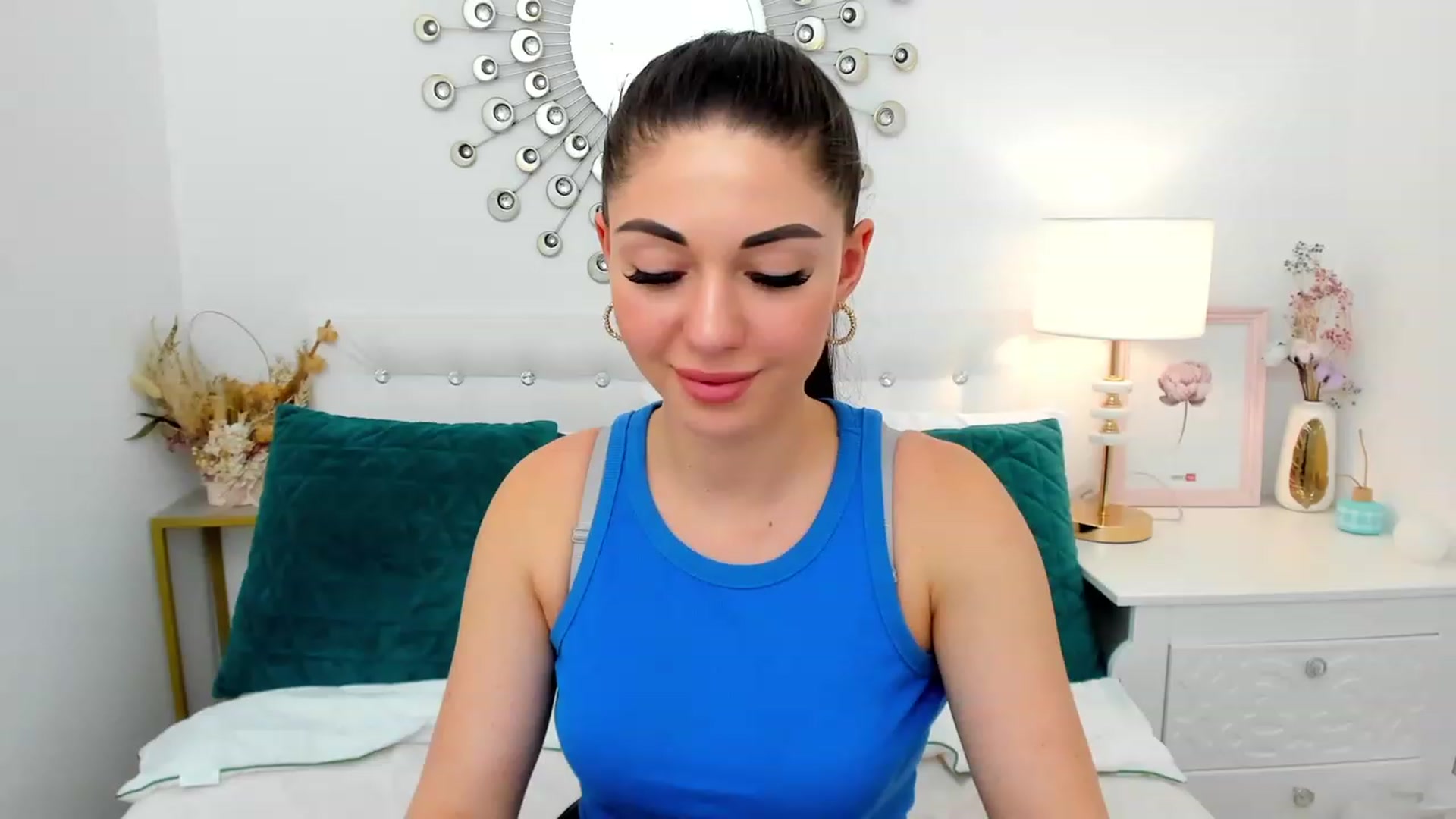Gallery image thumbnail from AnnaHix's myfreecams stream on, 05/14/2023, 14:11 image 11 of 20