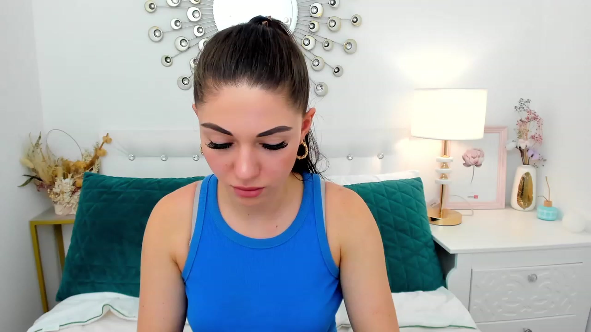 Gallery image thumbnail from AnnaHix's myfreecams stream on, 05/14/2023, 16:05 image 6 of 20