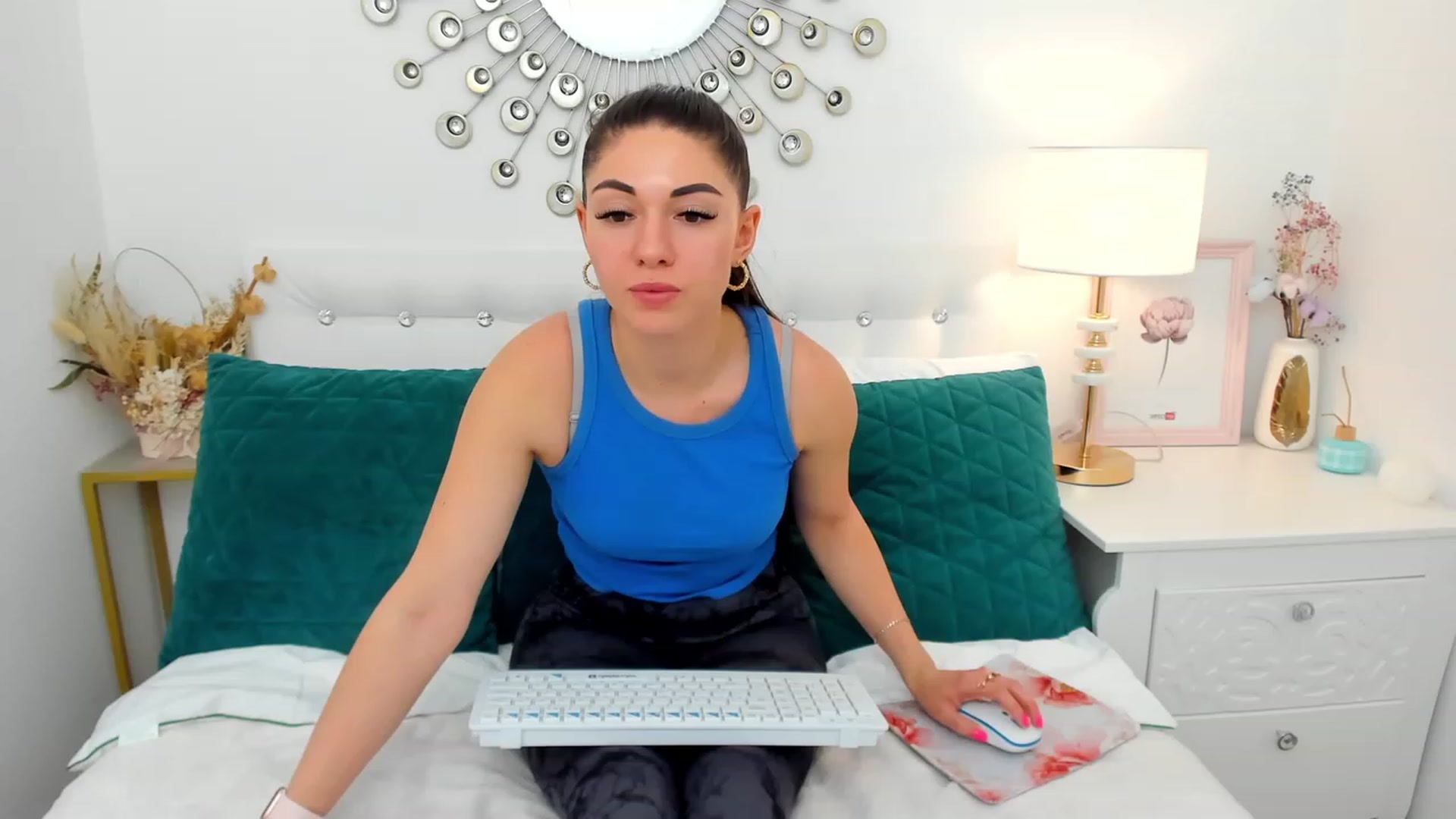 Gallery image thumbnail from AnnaHix's myfreecams stream on, 05/14/2023, 18:14 image 6 of 20