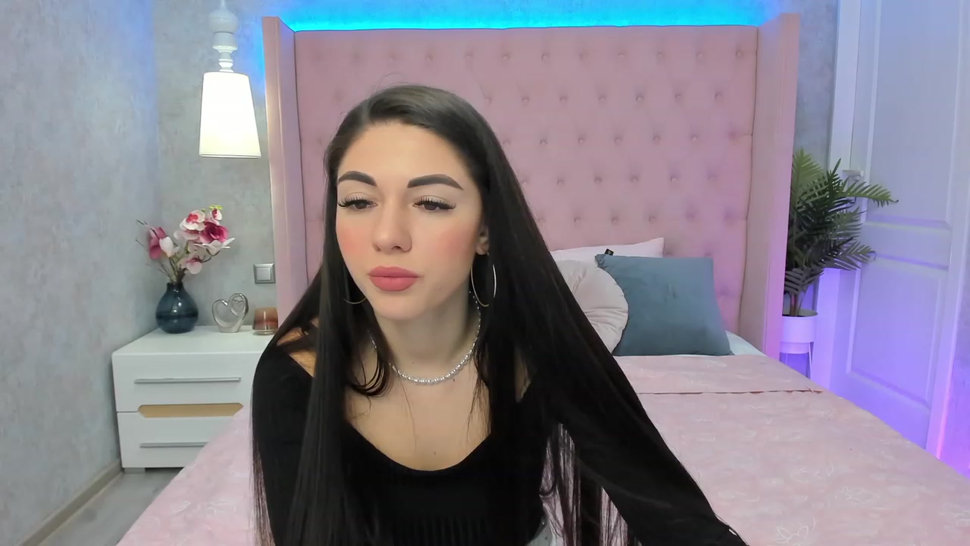 Gallery image thumbnail from AnnaHix's myfreecams stream on, 05/15/2023, 05:50 image 19 of 20