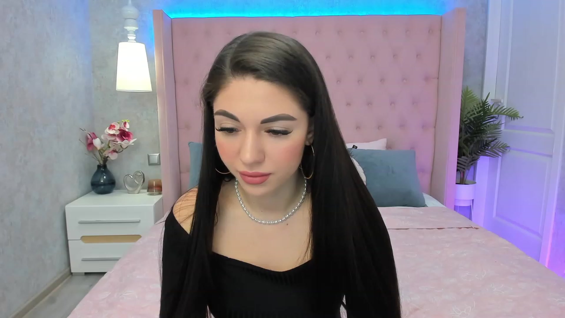 Gallery image thumbnail from AnnaHix's myfreecams stream on, 05/15/2023, 05:50 image 14 of 20