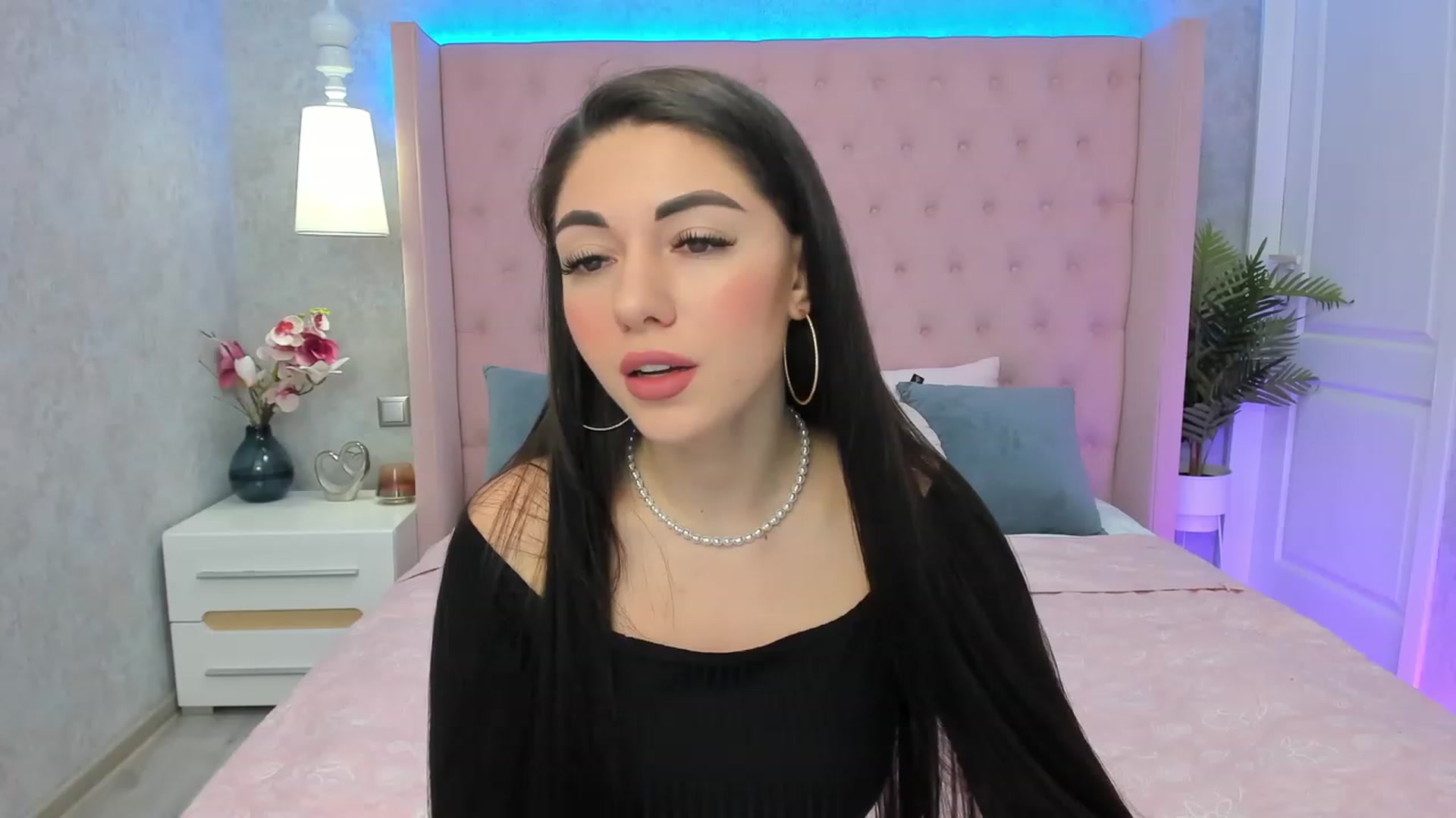 Gallery image thumbnail from AnnaHix's myfreecams stream on, 05/15/2023, 05:50 image 5 of 20