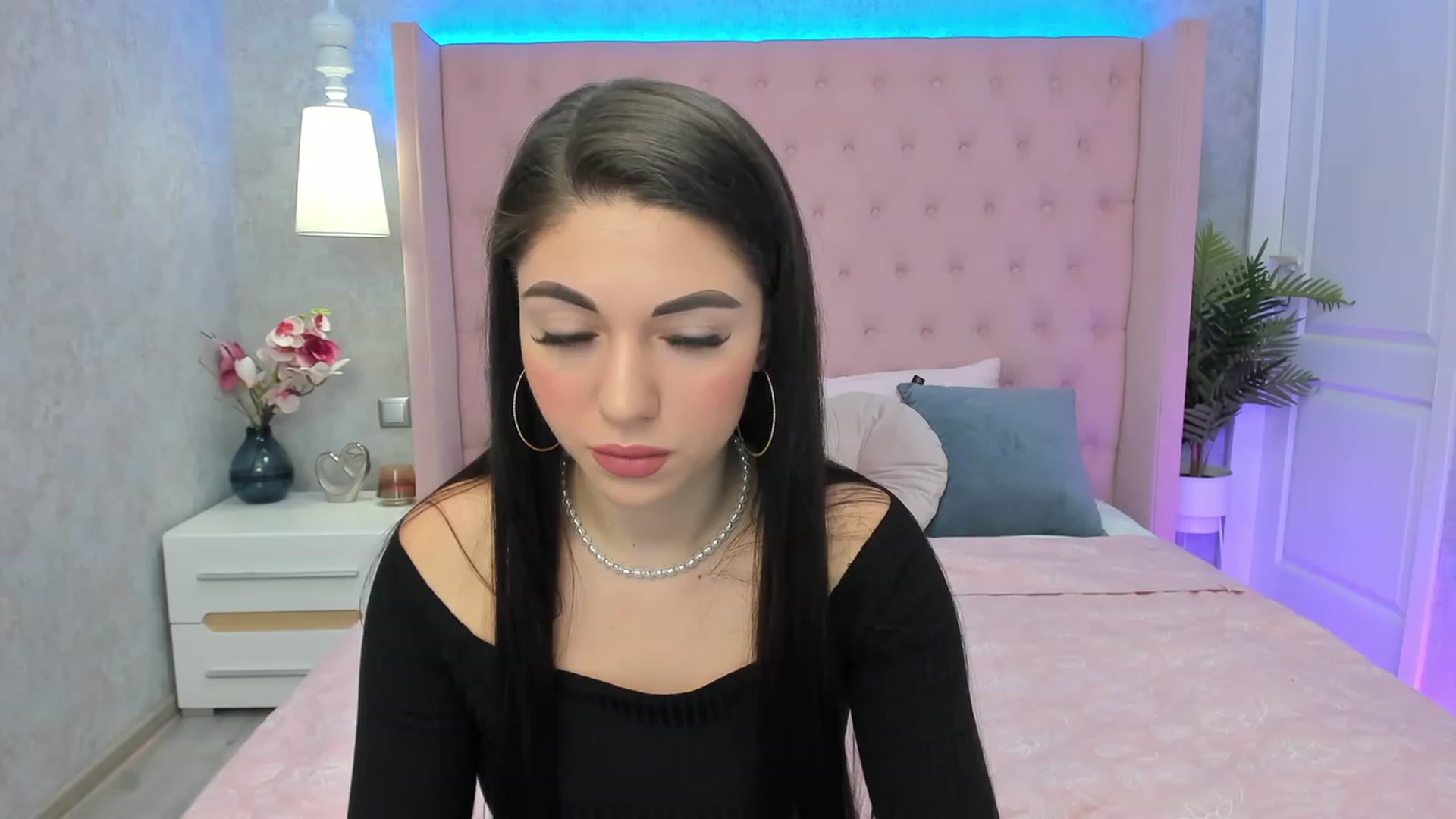 Gallery image thumbnail from AnnaHix's myfreecams stream on, 05/15/2023, 05:50 image 6 of 20