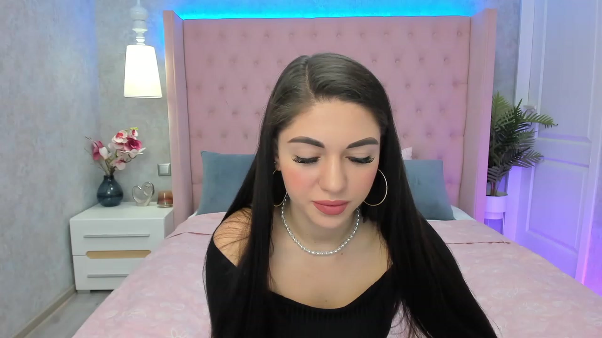Gallery image thumbnail from AnnaHix's myfreecams stream on, 05/15/2023, 05:50 image 13 of 20