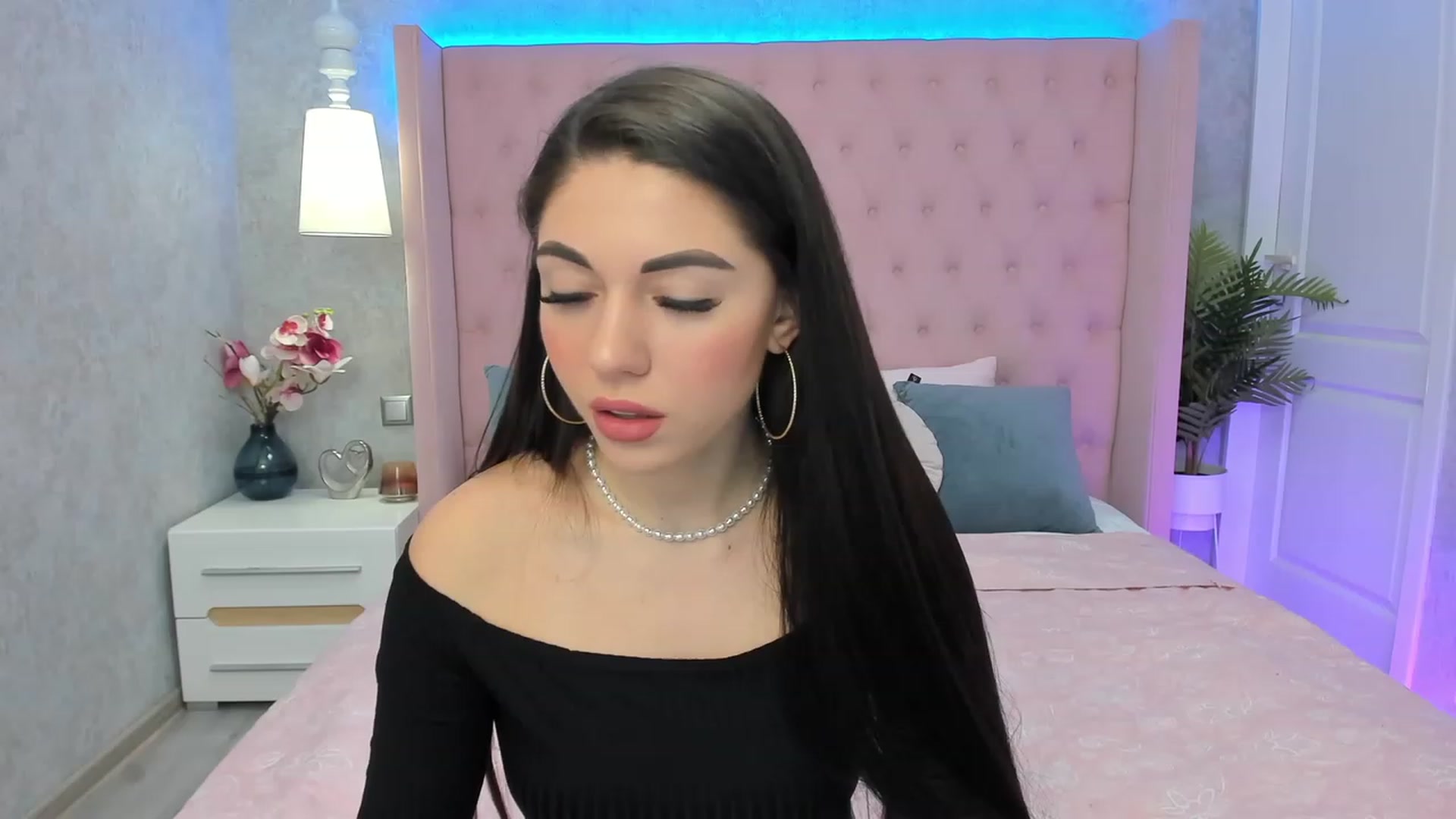 Gallery image thumbnail from AnnaHix's myfreecams stream on, 05/15/2023, 05:50 image 16 of 20