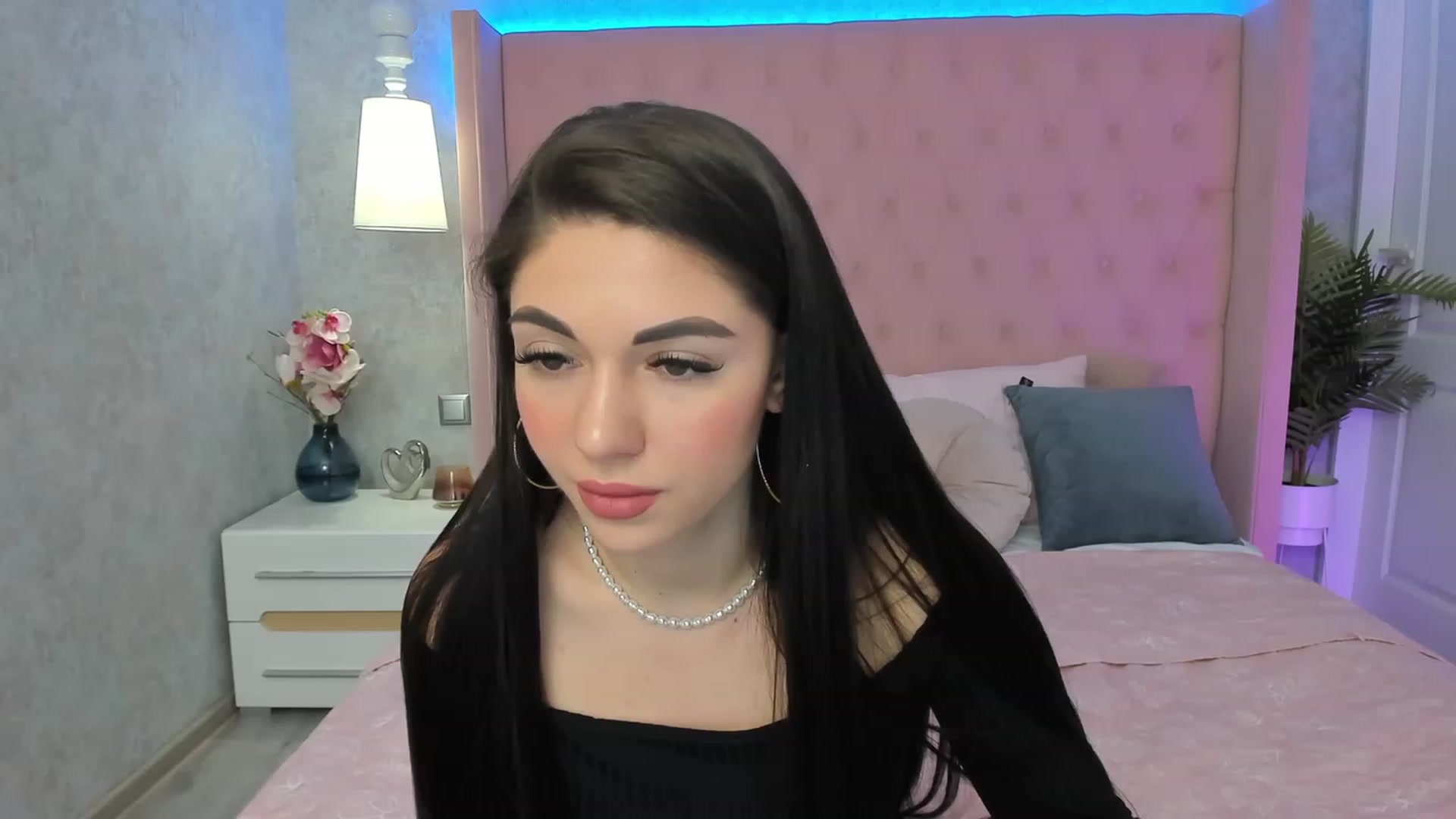 Gallery image thumbnail from AnnaHix's myfreecams stream on, 05/15/2023, 08:08 image 11 of 20
