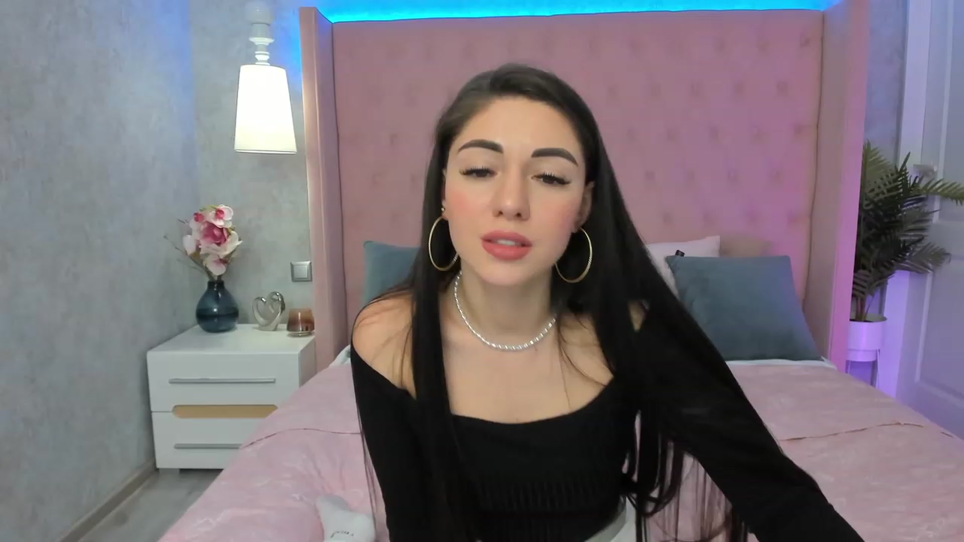 Gallery image thumbnail from AnnaHix's myfreecams stream on, 05/15/2023, 08:08 image 14 of 20