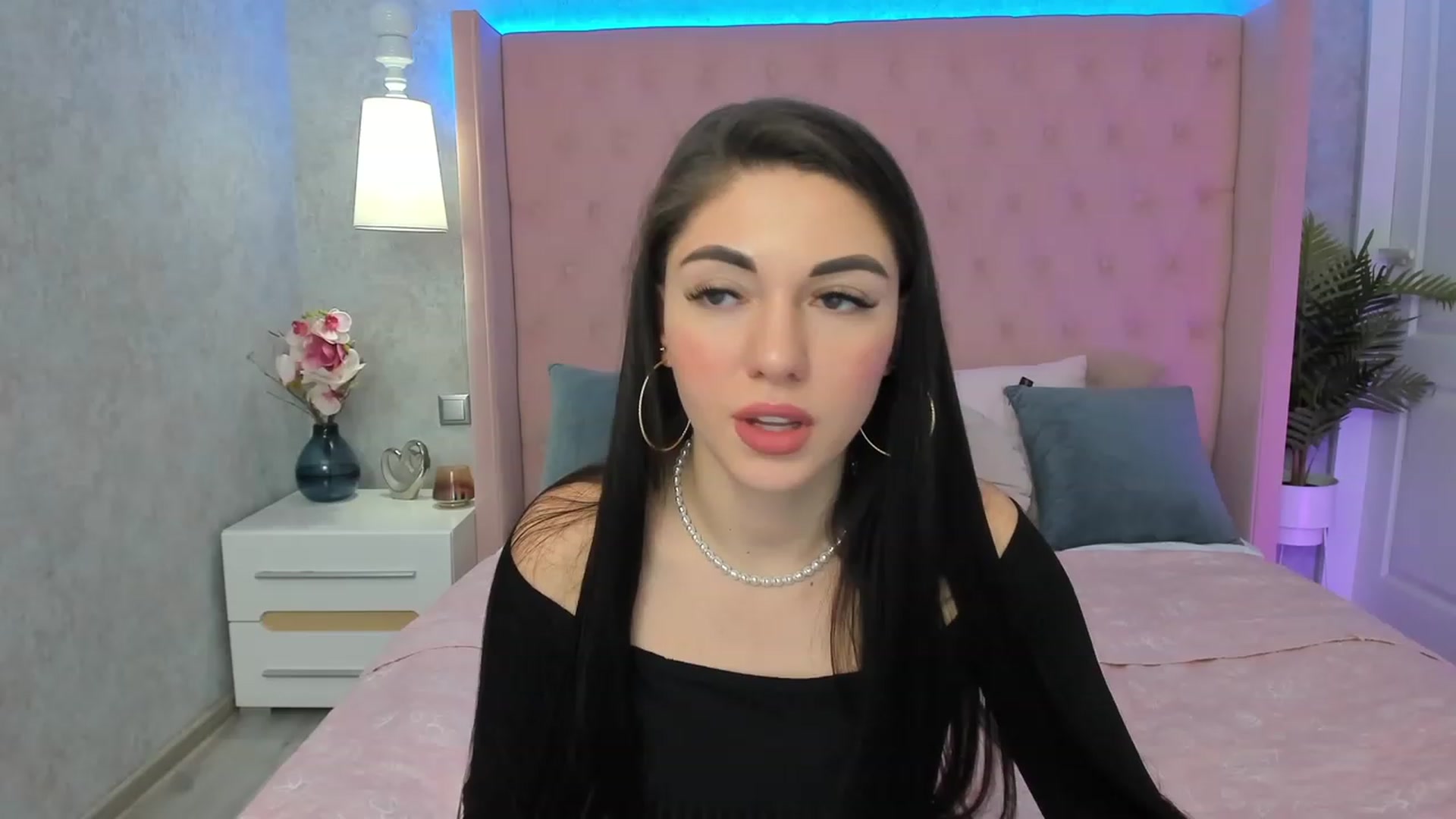 Gallery image thumbnail from AnnaHix's myfreecams stream on, 05/15/2023, 08:08 image 12 of 20