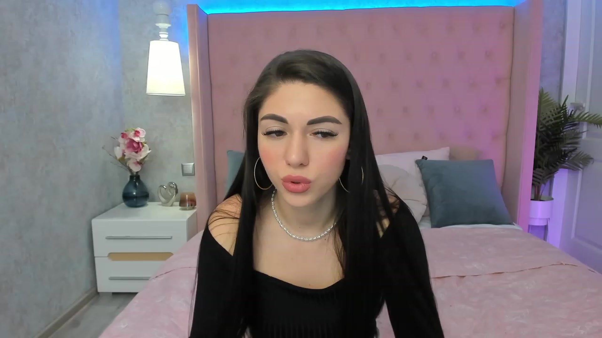 Gallery image thumbnail from AnnaHix's myfreecams stream on, 05/15/2023, 08:08 image 20 of 20
