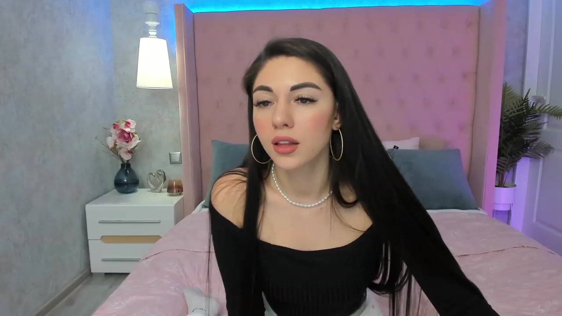 Gallery image thumbnail from AnnaHix's myfreecams stream on, 05/15/2023, 08:08 image 15 of 20
